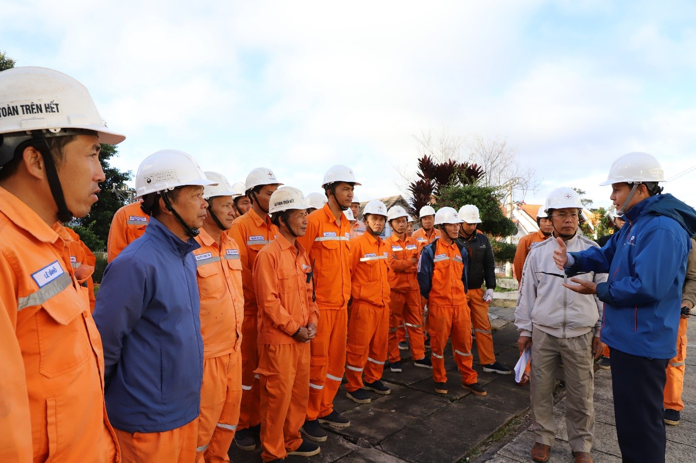 EVNSPC tăng cường gần 100 nhân sự đẩy nhanh dự án lưới điện Lâm Đồng