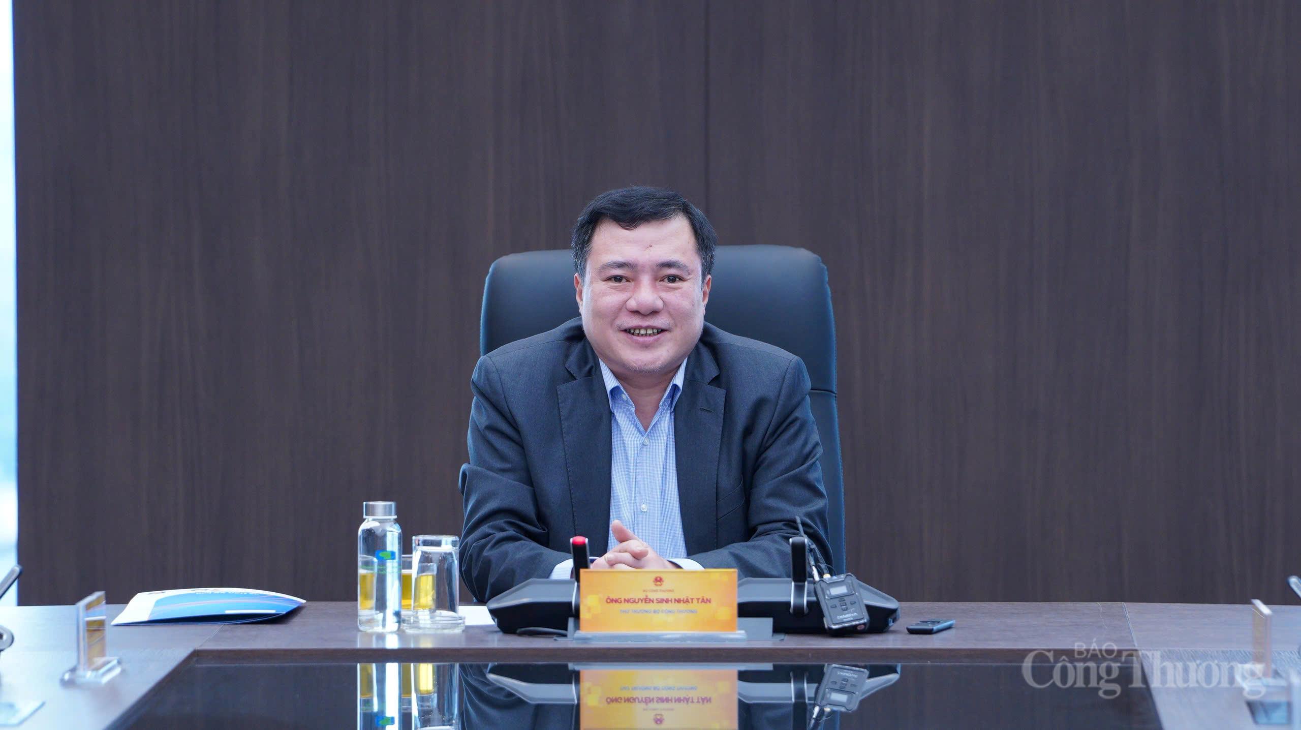 Bộ Công Thương làm việc với Petrolimex về đảm bảo nguồn cung xăng dầu năm 2026