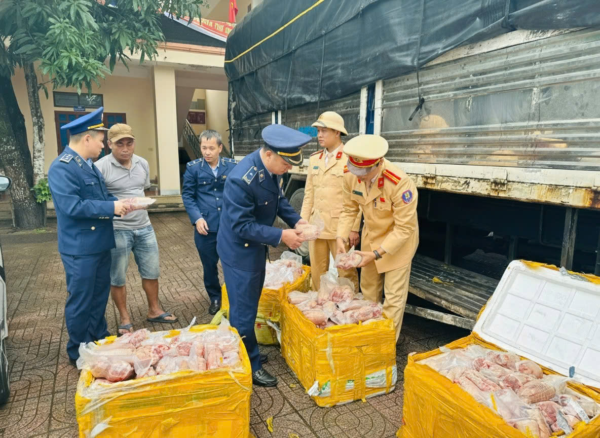 Hà Tĩnh: Phát hiện 200kg chân giò đông lạnh không rõ nguồn gốc xuất xứ