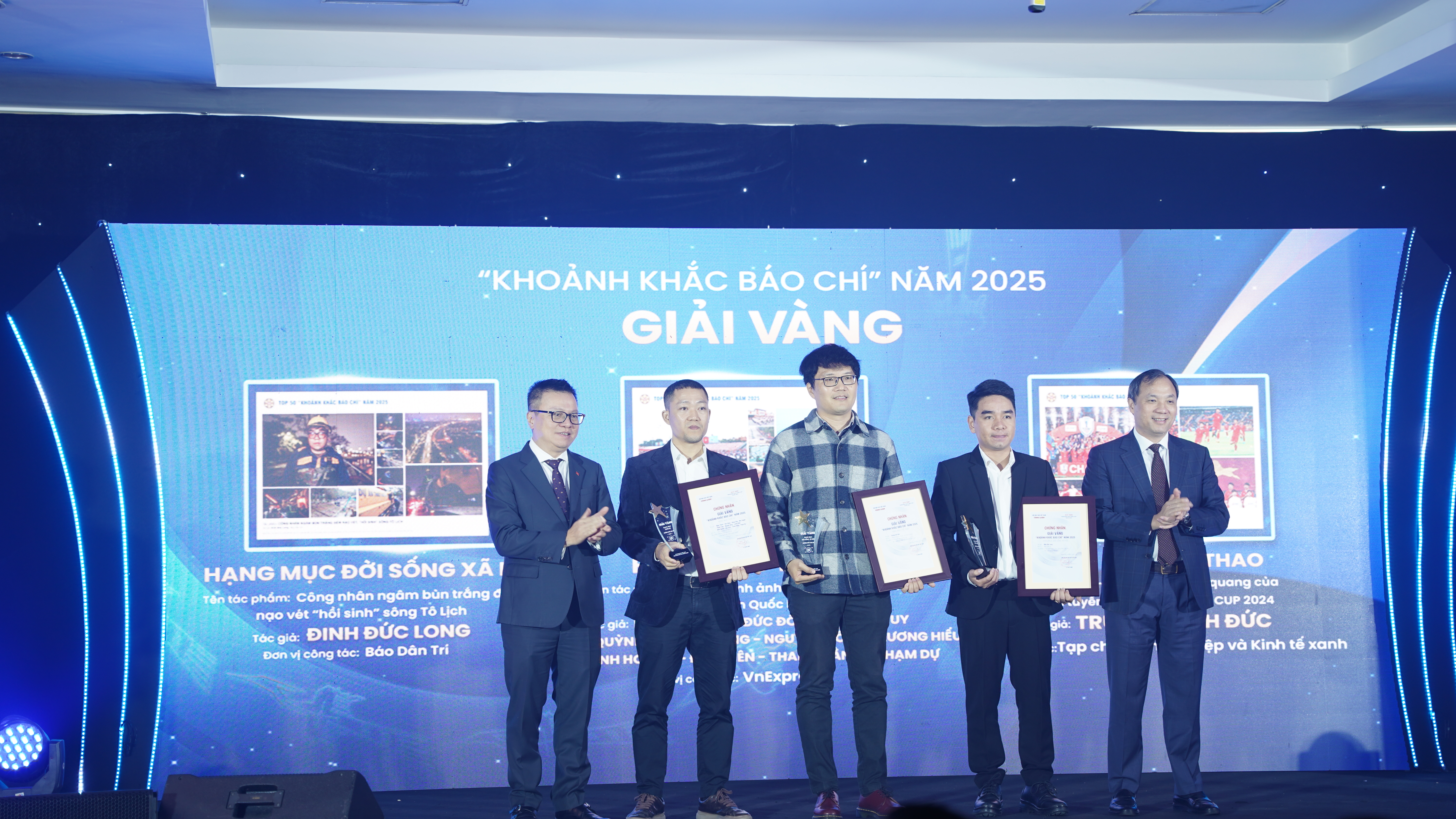 Khai mạc triển lãm 'Khoảnh khắc báo chí' năm 2025