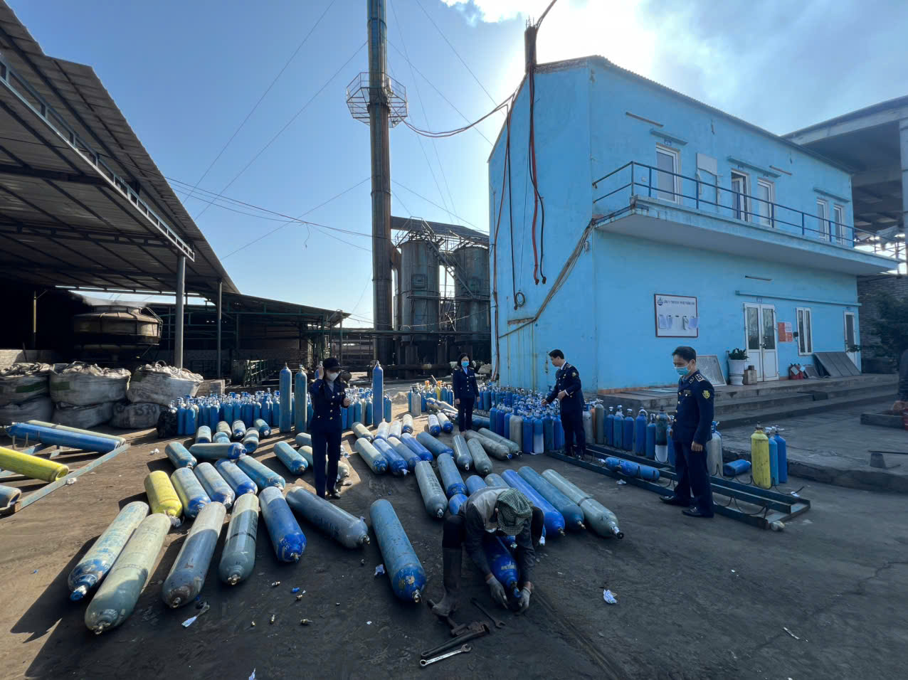 Hà Nội: Lực lượng Quản lý thị trường tiêu hủy 8.700 kg hàng vi phạm