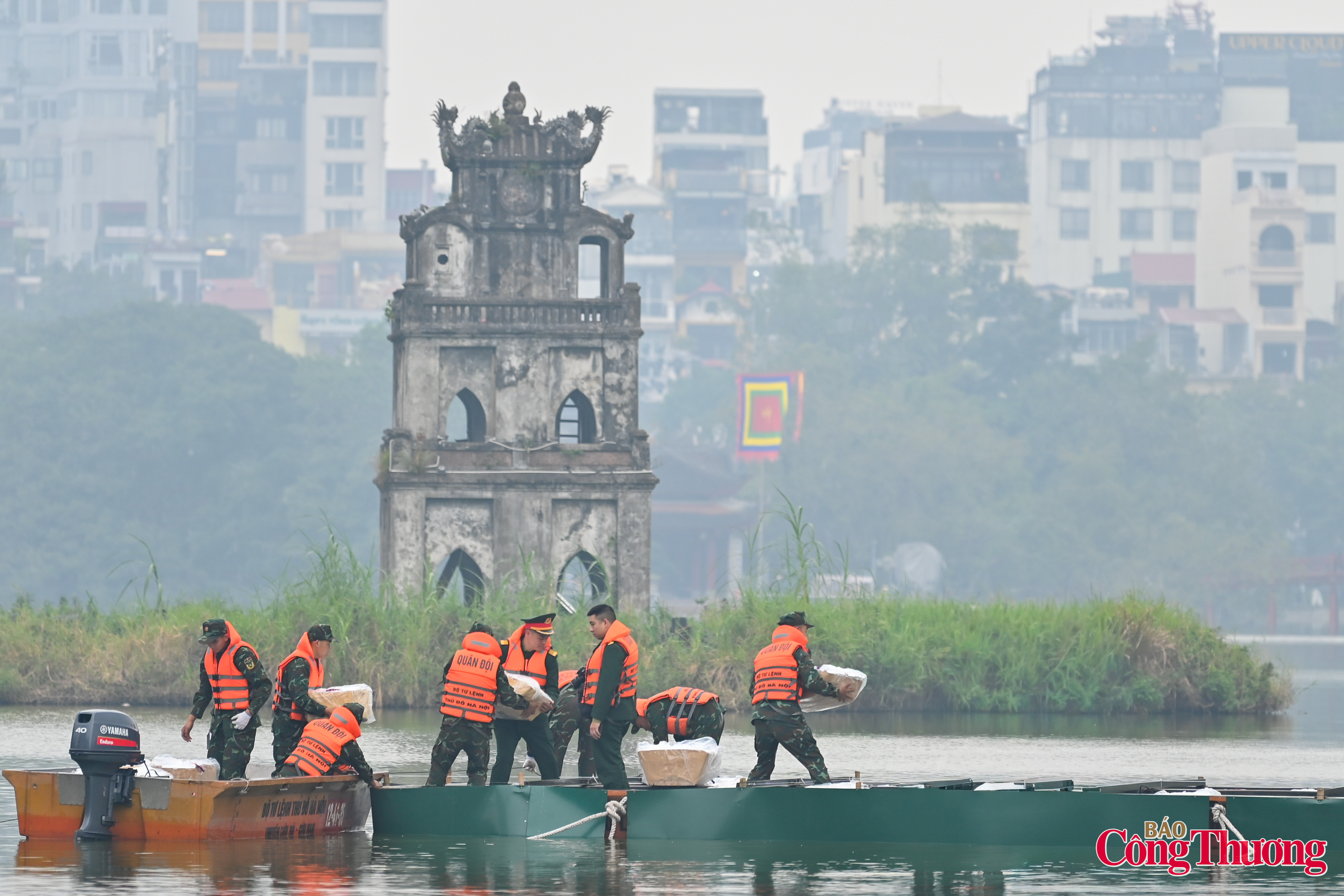 Cận cảnh trận địa pháo hoa hoả thuật ở Hồ Gươm hoành tráng đón năm mới 2026