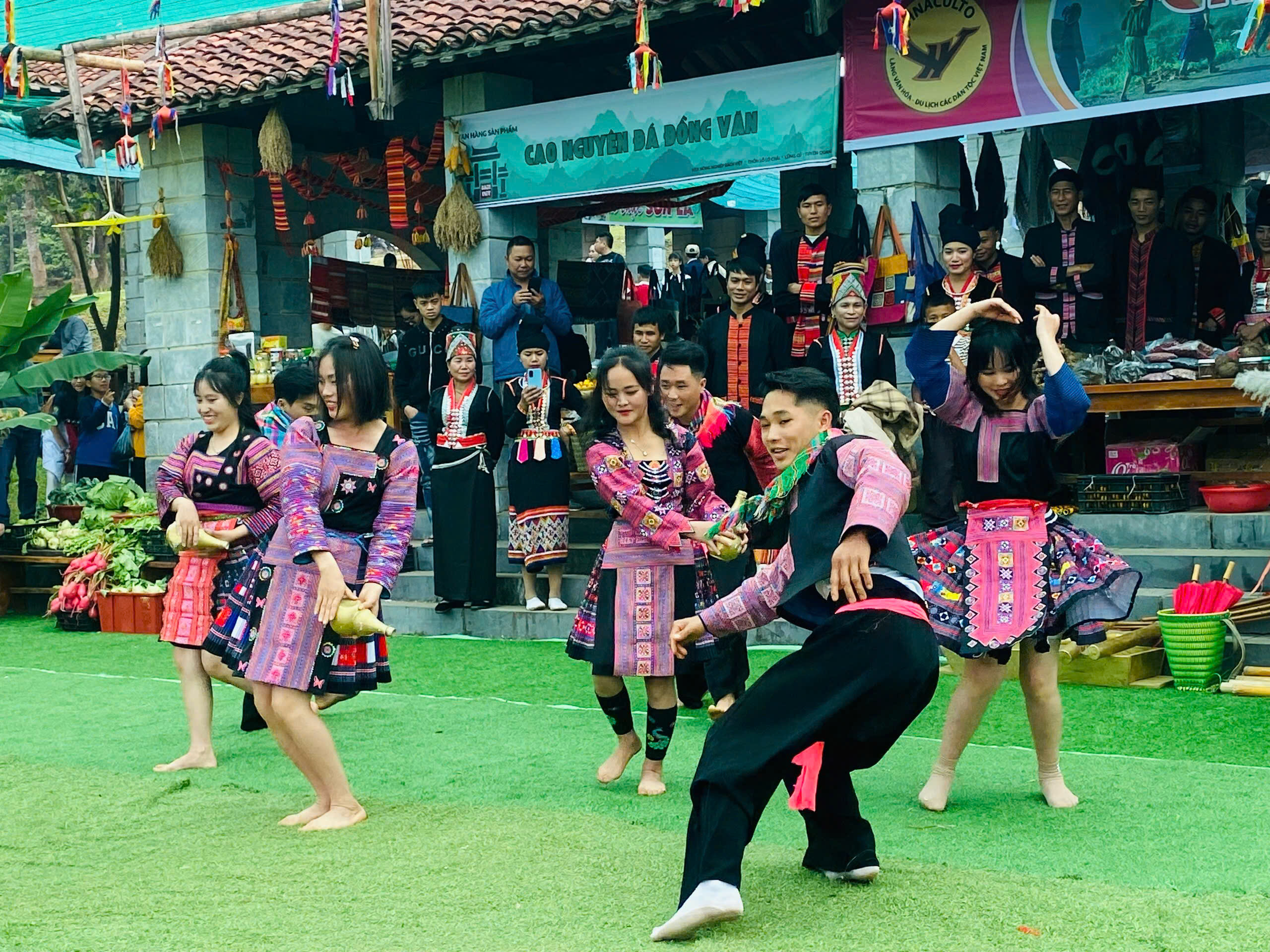 Hà Nội: Rộn ràng ‘Chợ phiên vùng cao - Chào năm mới 2026’