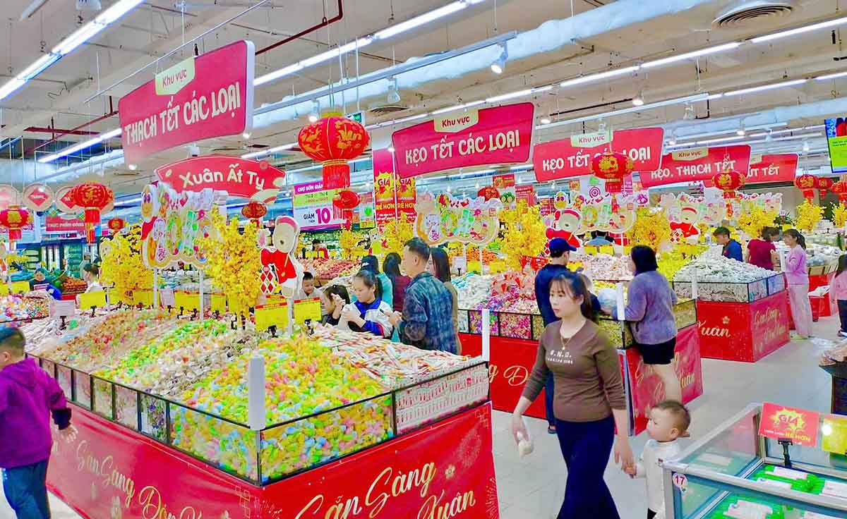 Thủ tướng yêu cầu bảo đảm nguồn cung hàng hóa thiết yếu dịp Tết