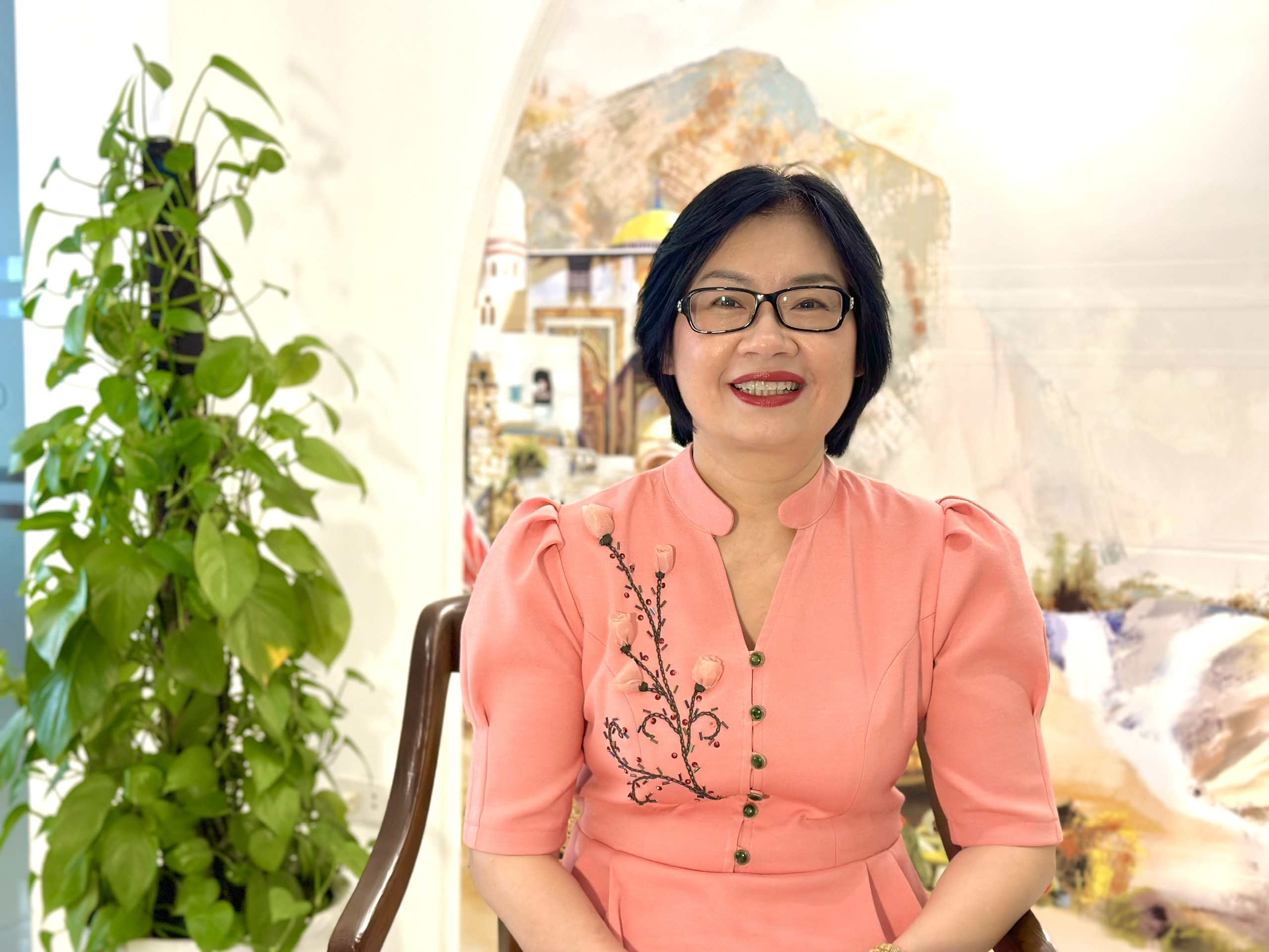 TS. Nguyễn Thị Hồng Lan: Xây dựng thương hiệu phải 'cháy' bằng đam mê