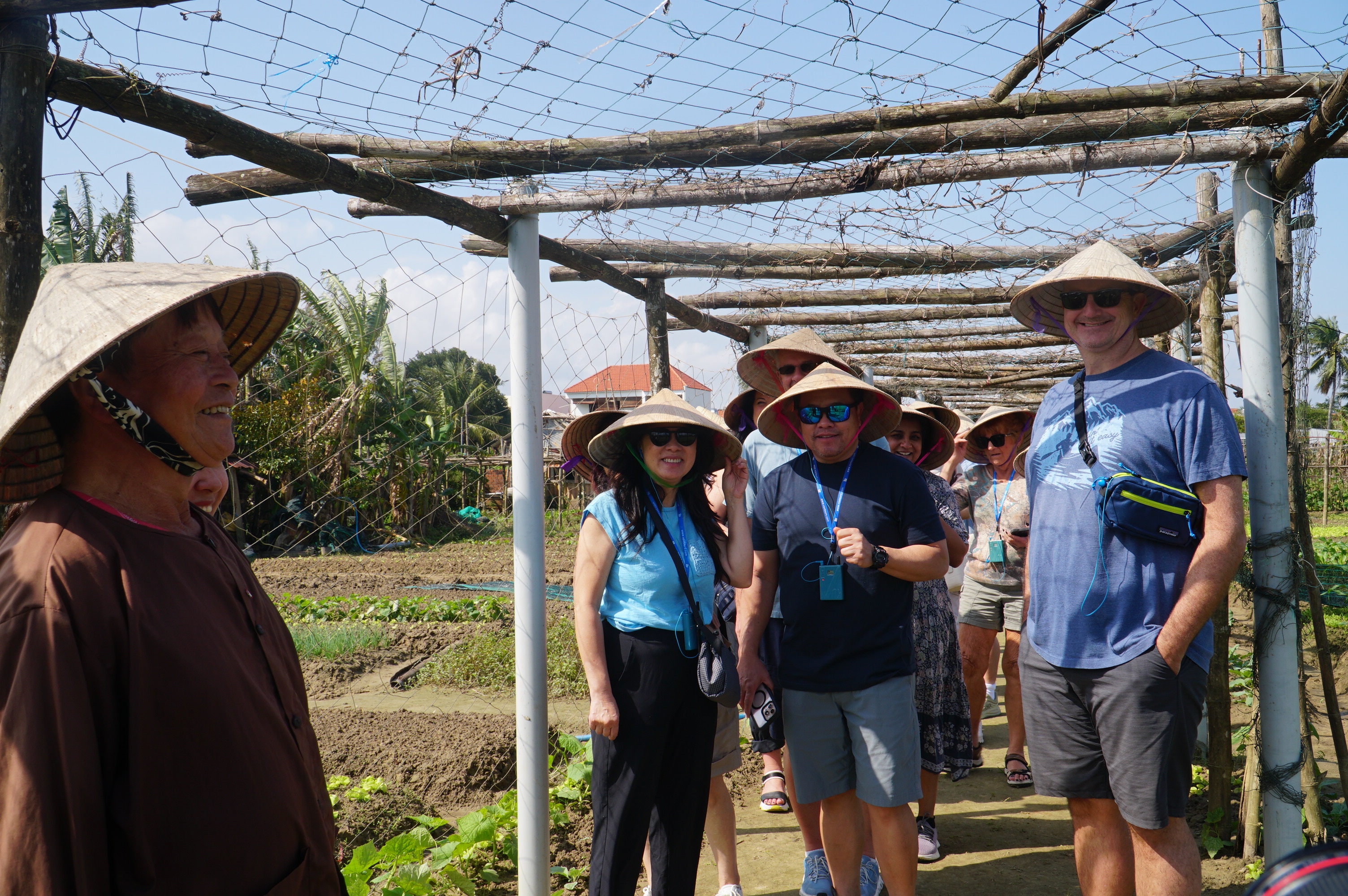 Du khách trải nghiệm làng rau '4 không' tại Đà Nẵng