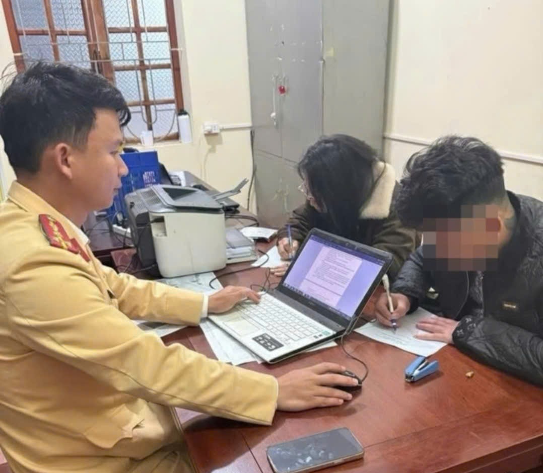 'Khoe' vi phạm lên TikTok, đôi nam nữ bị xử phạt