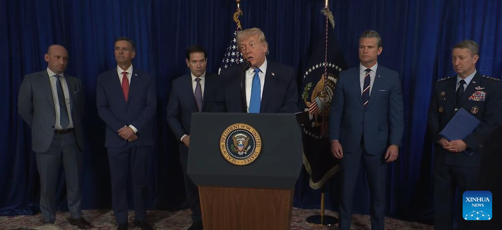 Tổng thống Mỹ Donald Trump công bố các động thái quân sự tại Venezuela