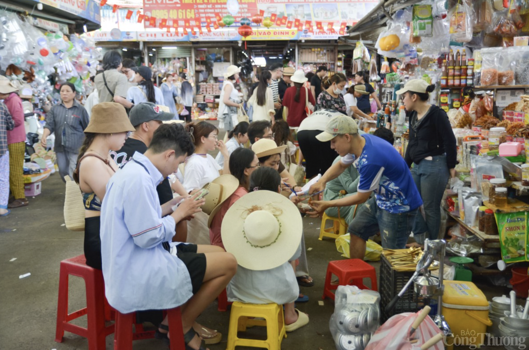 Tiểu thương Chợ Cồn 'chốt' nghìn đơn nhờ chuyển đổi số