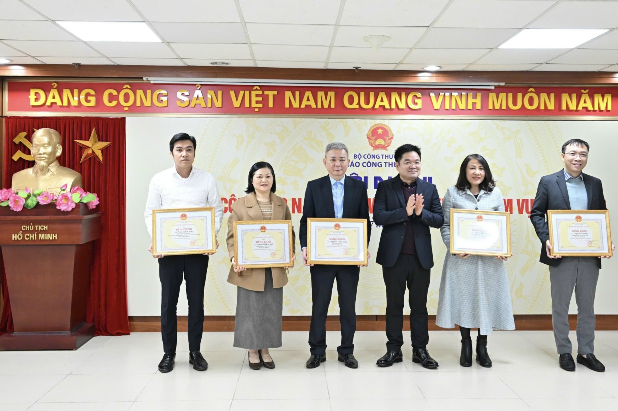 Nhiều tập thể, cá nhân tiêu biểu Báo Công Thương nhận khen thưởng của Bộ Công Thương