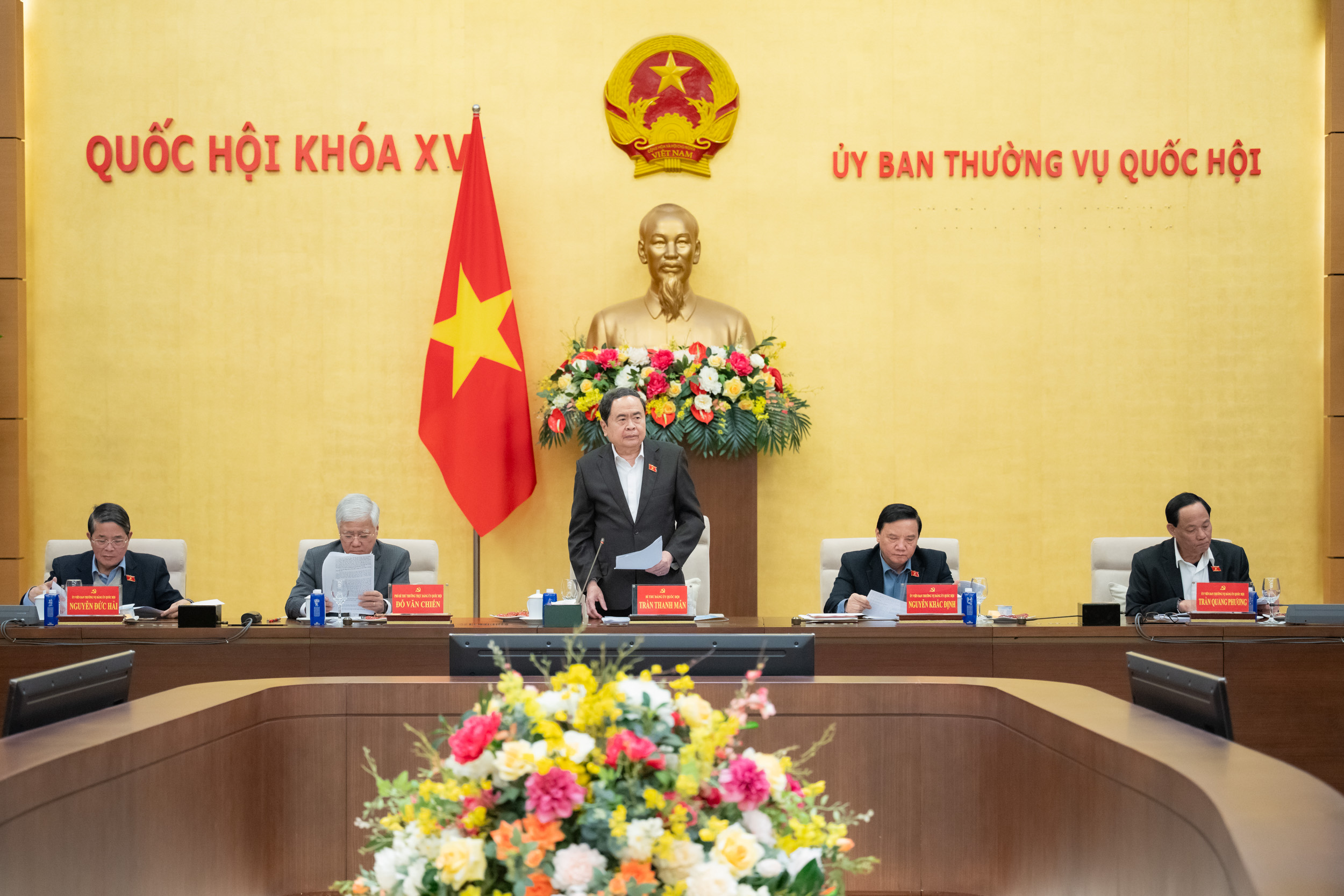 Xem xét, giới thiệu nhân sự đại biểu Quốc hội chuyên trách khóa XVI