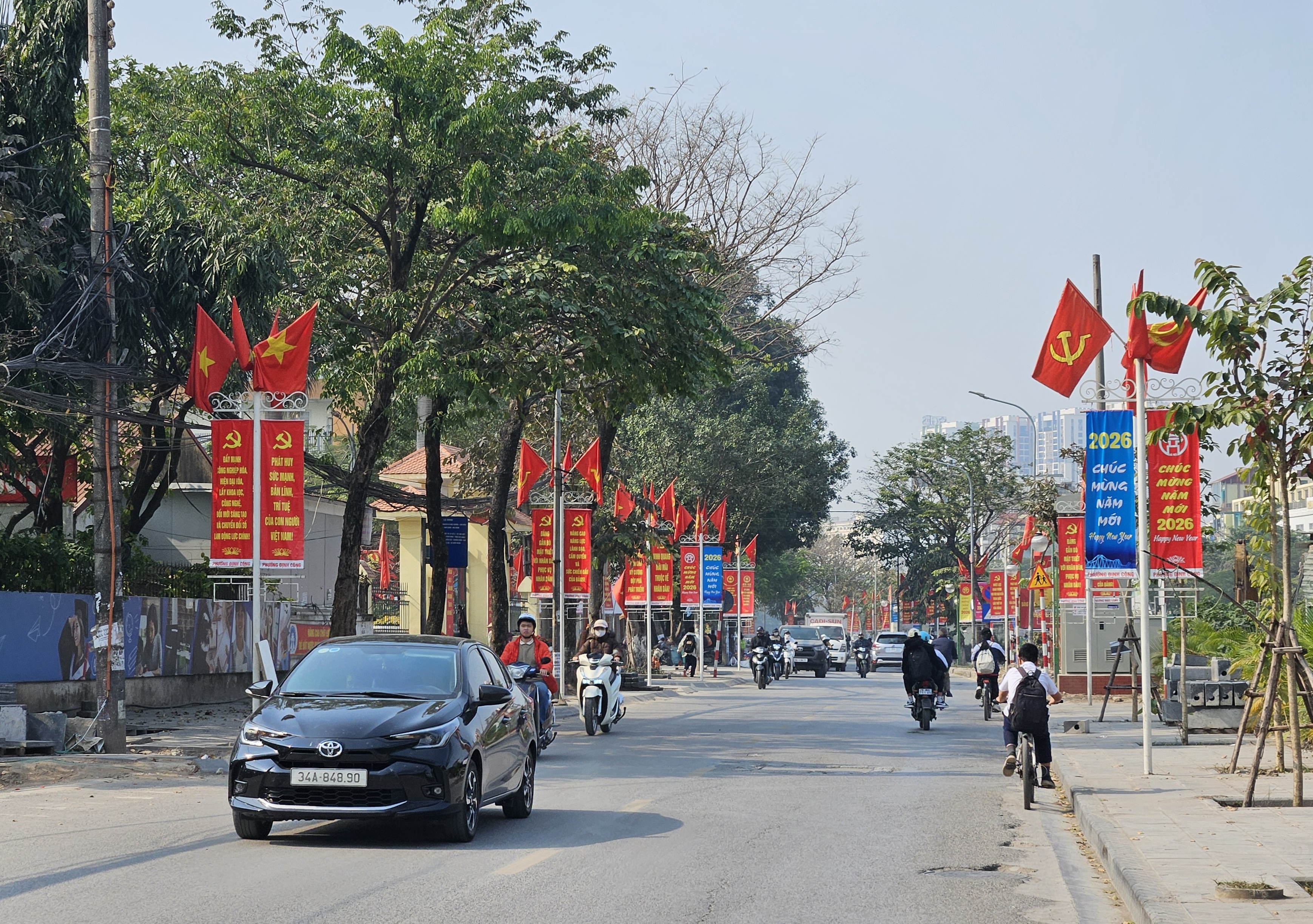 Hà Nội cờ hoa rực rỡ, lan tỏa khí thế chào mừng Đại hội Đảng XIV