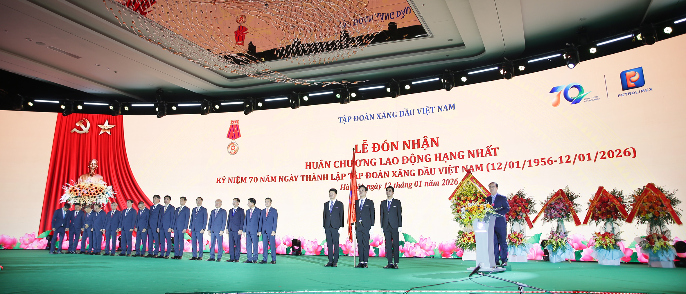 Petrolimex vinh dự đón nhận Huân chương Lao động hạng Nhất