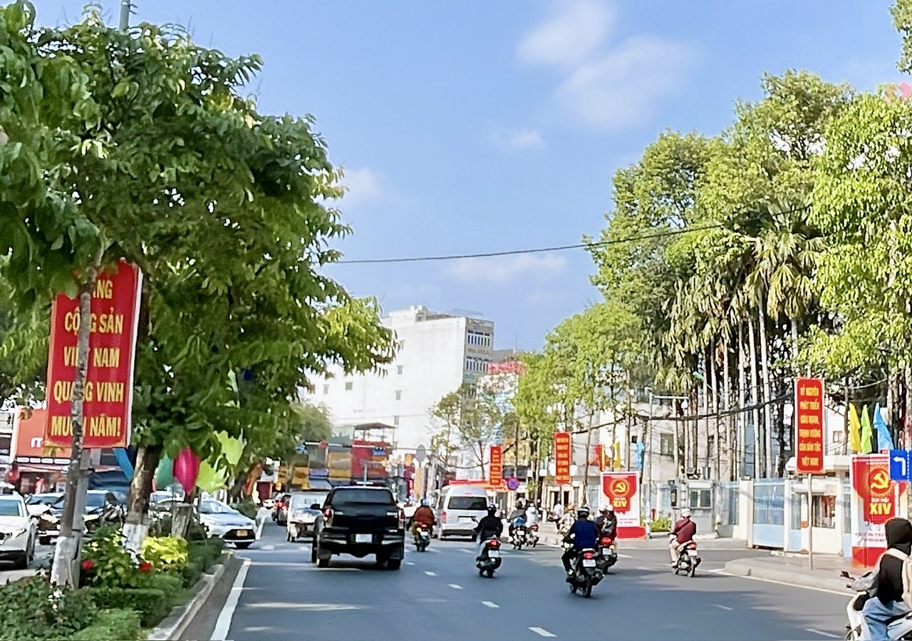 Sắc xuân Cần Thơ lan tỏa niềm tin, khí thế chào mừng Đại hội Đảng XIV