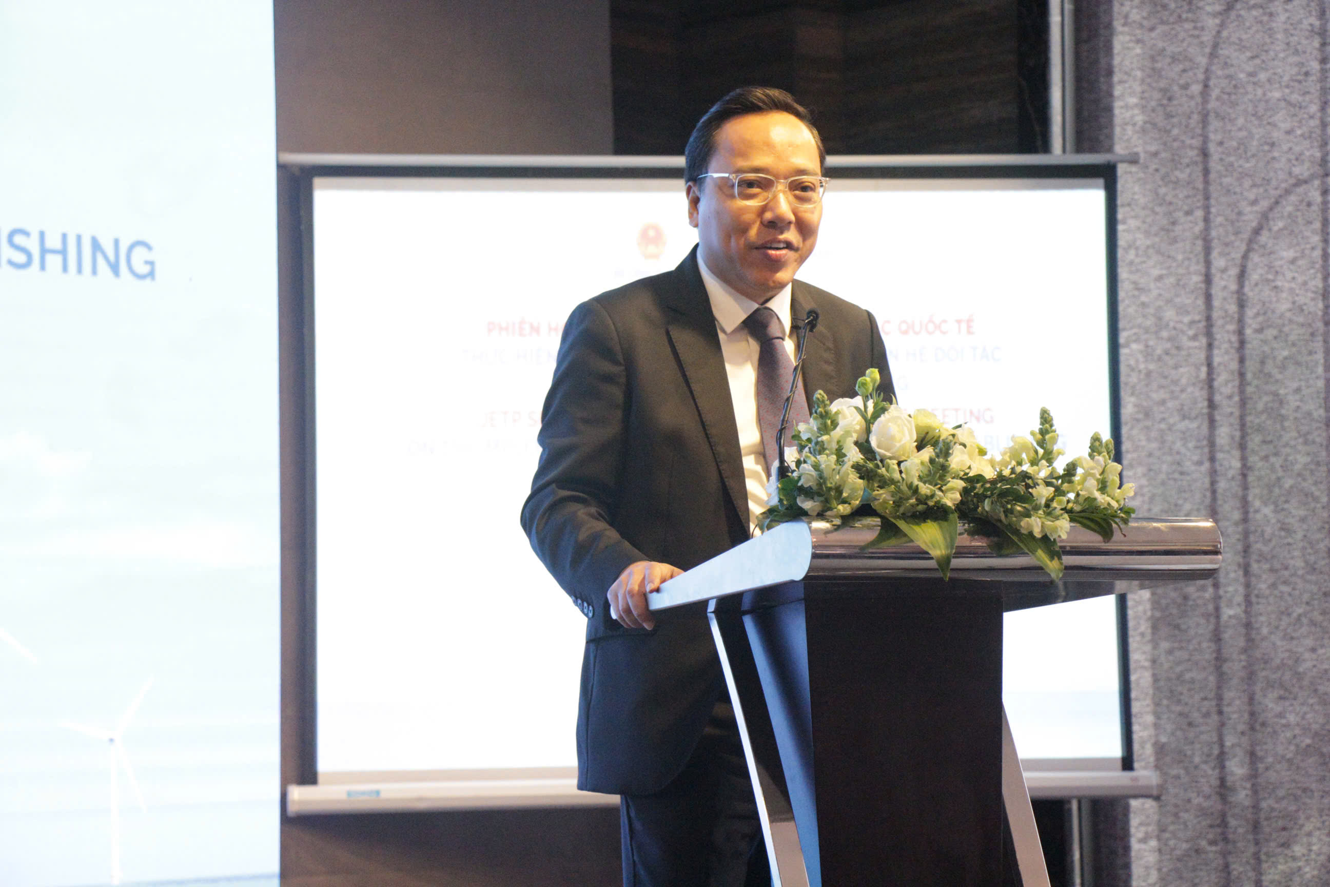 Thúc đẩy triển khai JETP, huy động nguồn lực chuyển đổi năng lượng