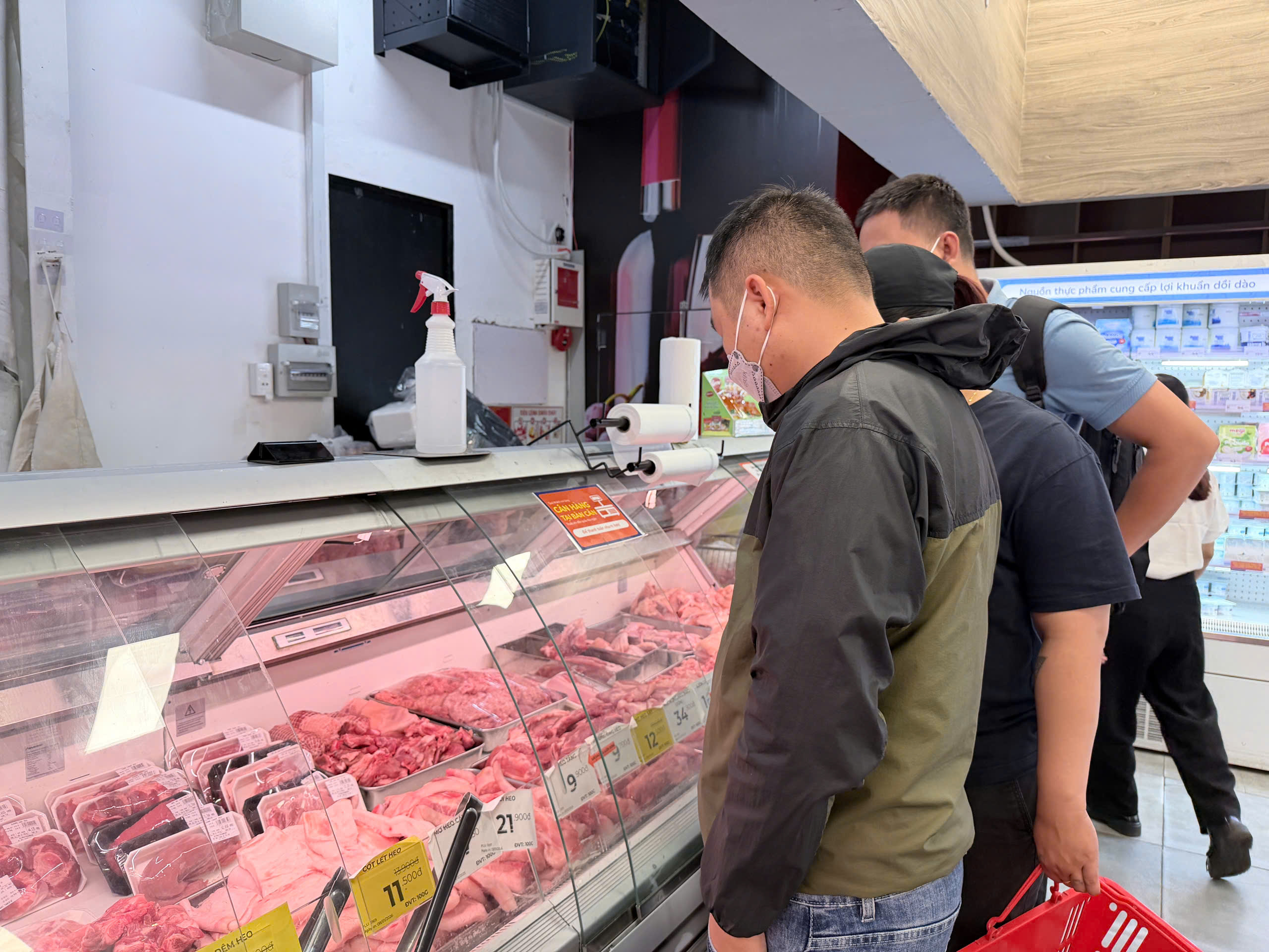 TP.Hồ Chí Minh: Thị trường thực phẩm nóng dần trước tết Nguyên đán