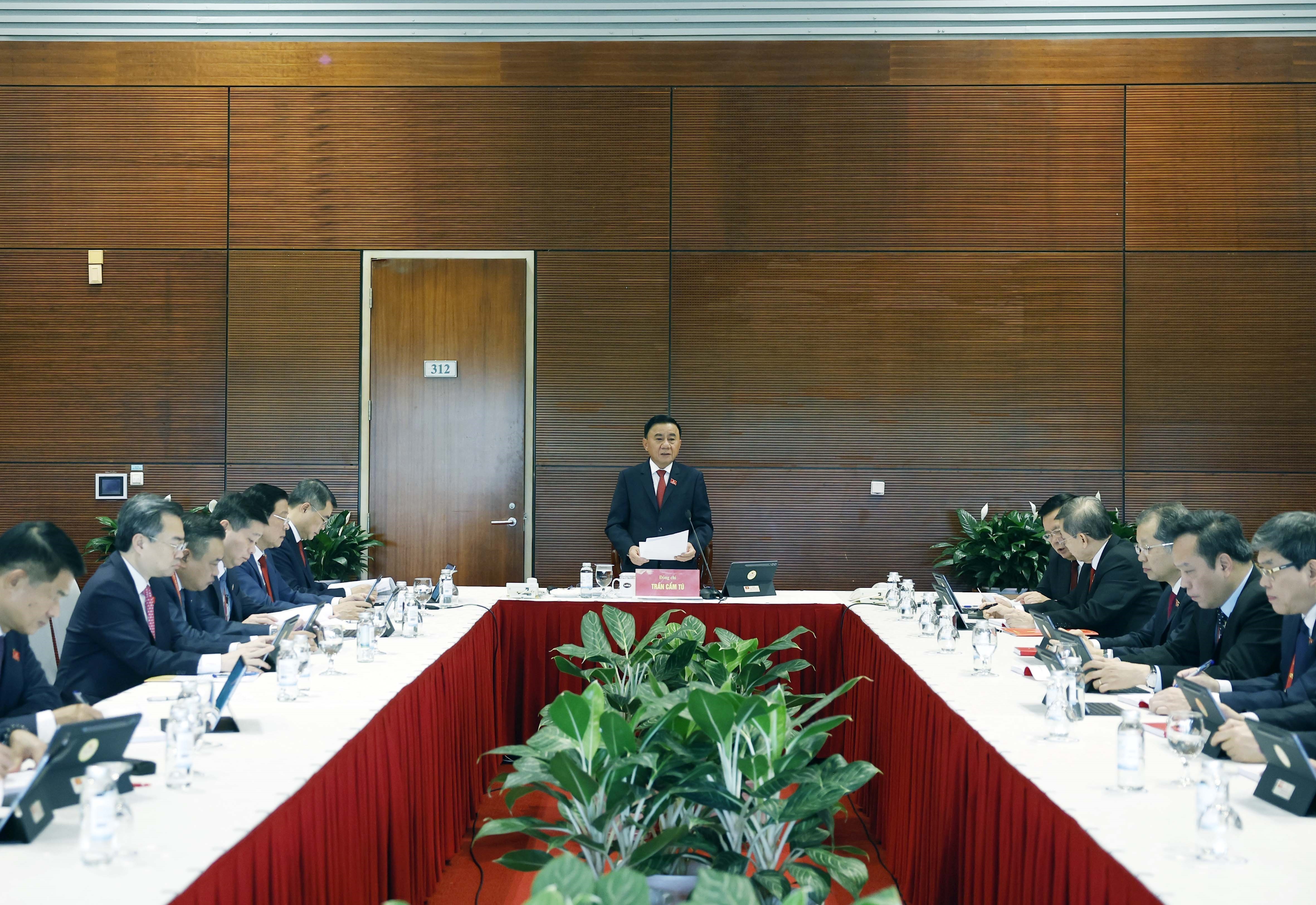 Các đại biểu phát huy cao độ trí tuệ và tâm huyết góp ý Văn kiện Đại hội