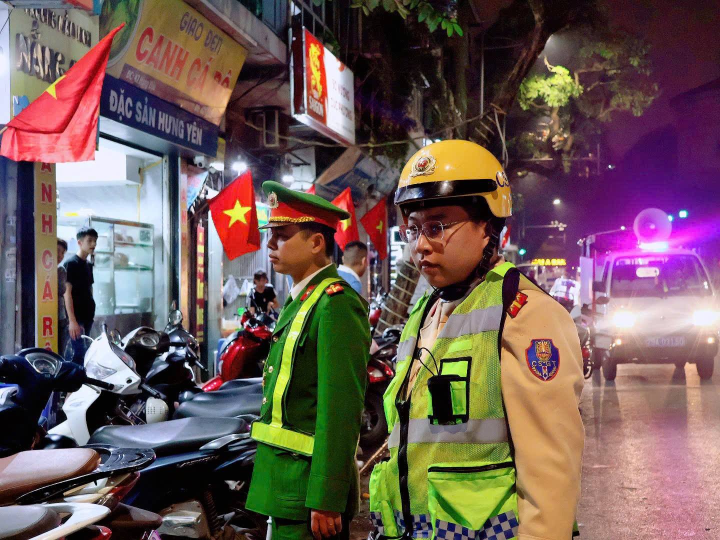 Công an Hà Nội tuần tra xuyên đêm đảm bảo an ninh Đại hội XIV của Đảng