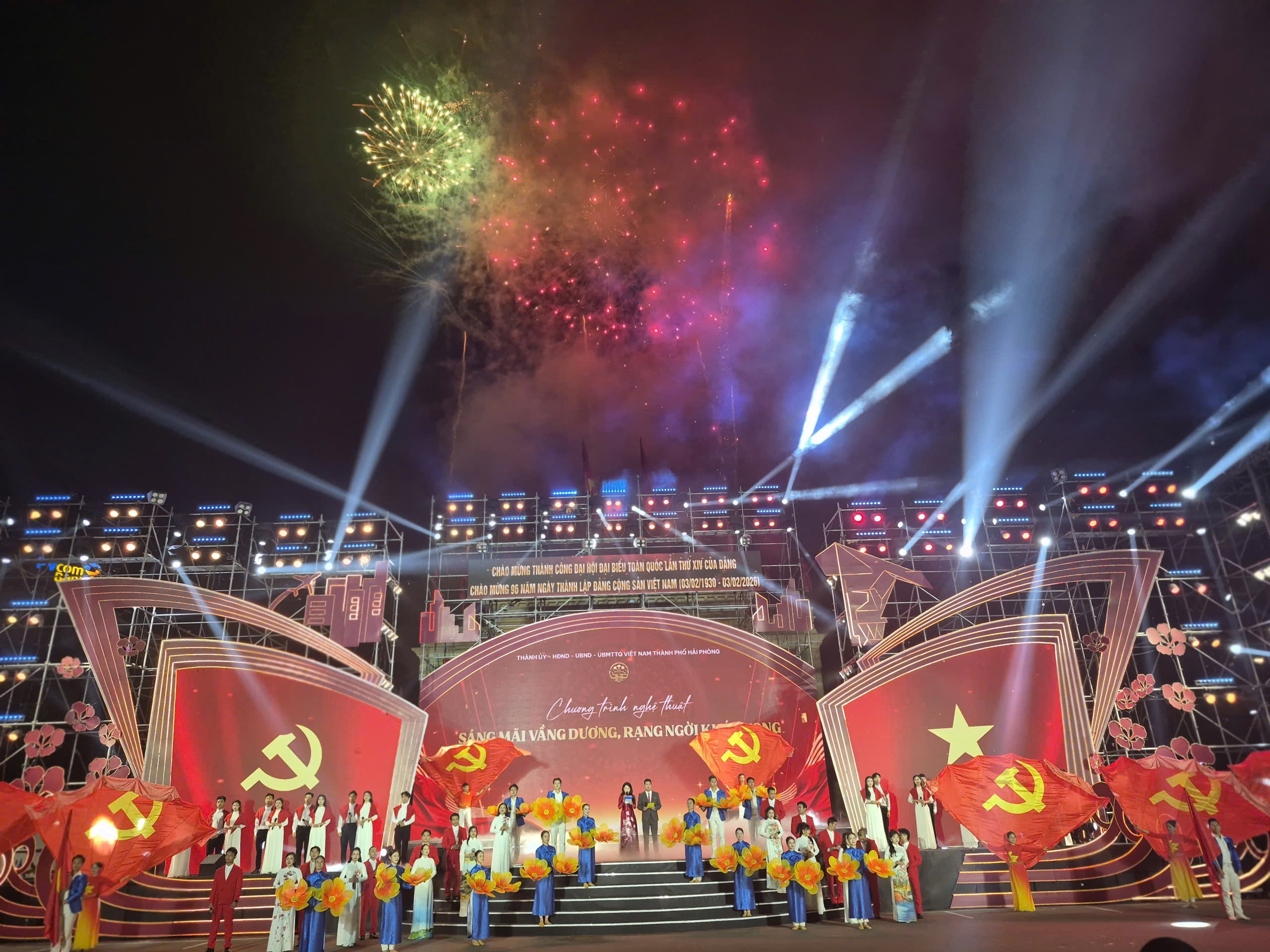 Hải Phòng: Rực rỡ pháo hoa, lan tỏa niềm tin vào Đại hội XIV của Đảng