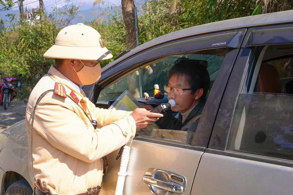 Hơn 2.500 trường hợp vi phạm nồng độ cồn bị xử lý ngày cuối tuần