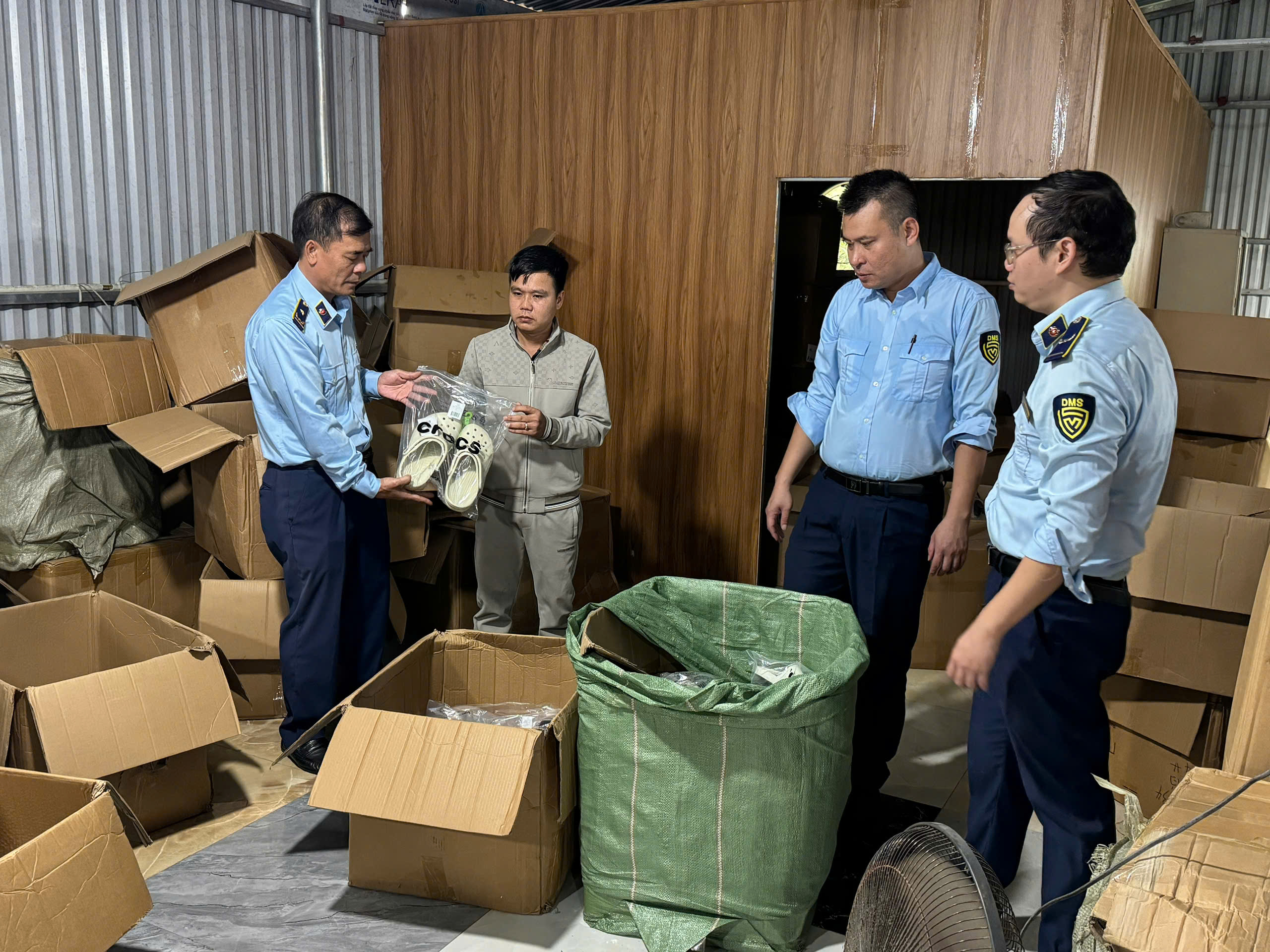 Quảng Ninh: Kiểm soát thị trường, bảo đảm an toàn hàng hóa dịp Tết