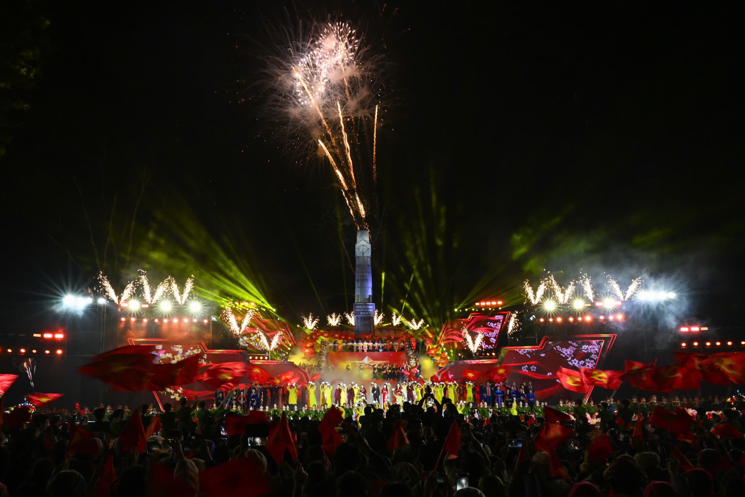 Cầu truyền hình trực tiếp 'Hai tay xây dựng một sơn hà' 