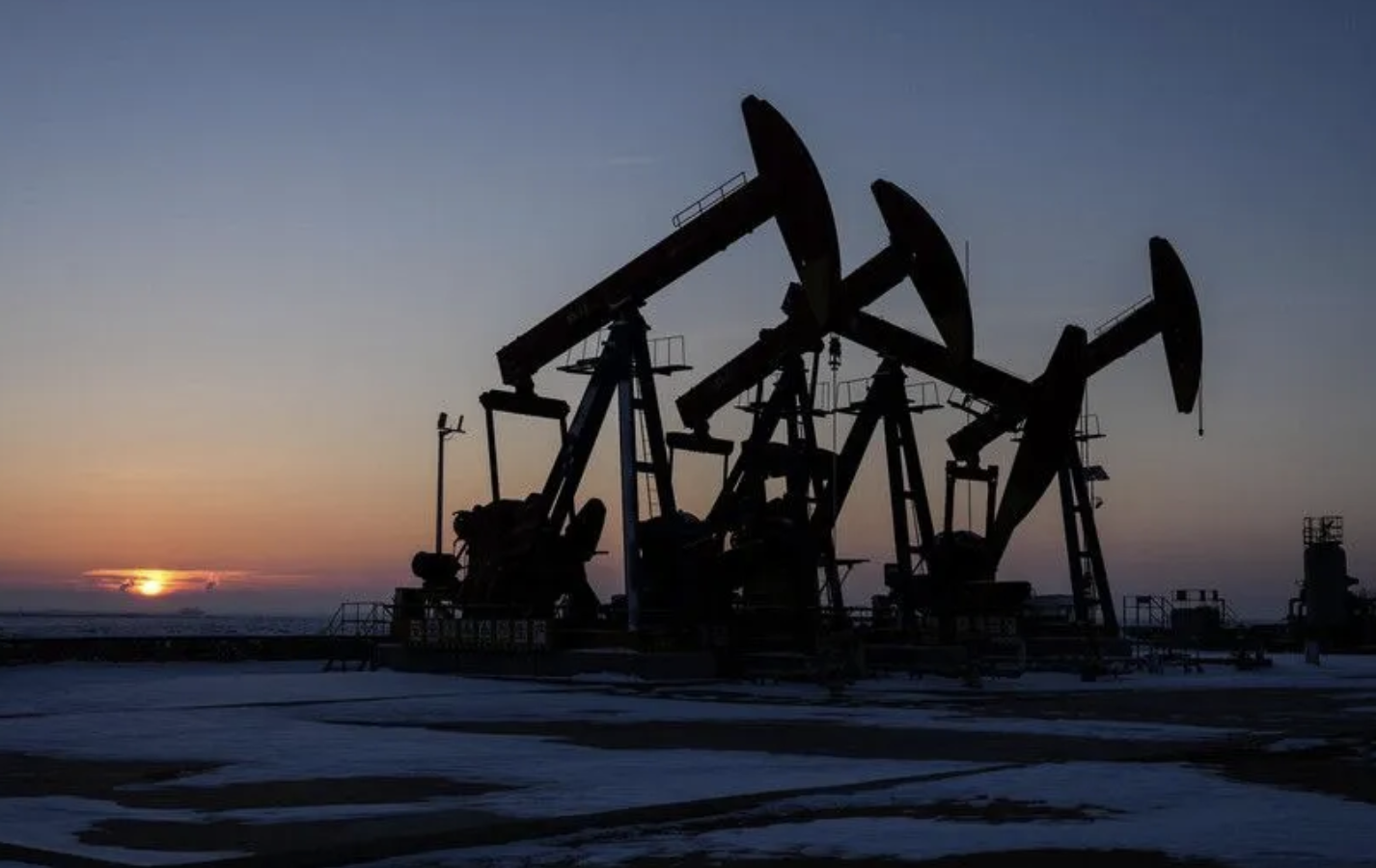 Giá dầu tăng lên mức cao nhất trong 5 tháng 