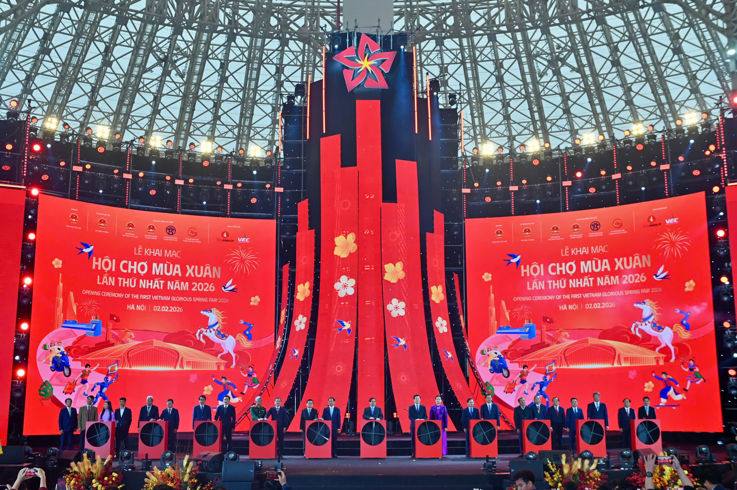 Chùm ảnh: Tưng bừng khai mạc Hội chợ Mùa Xuân 