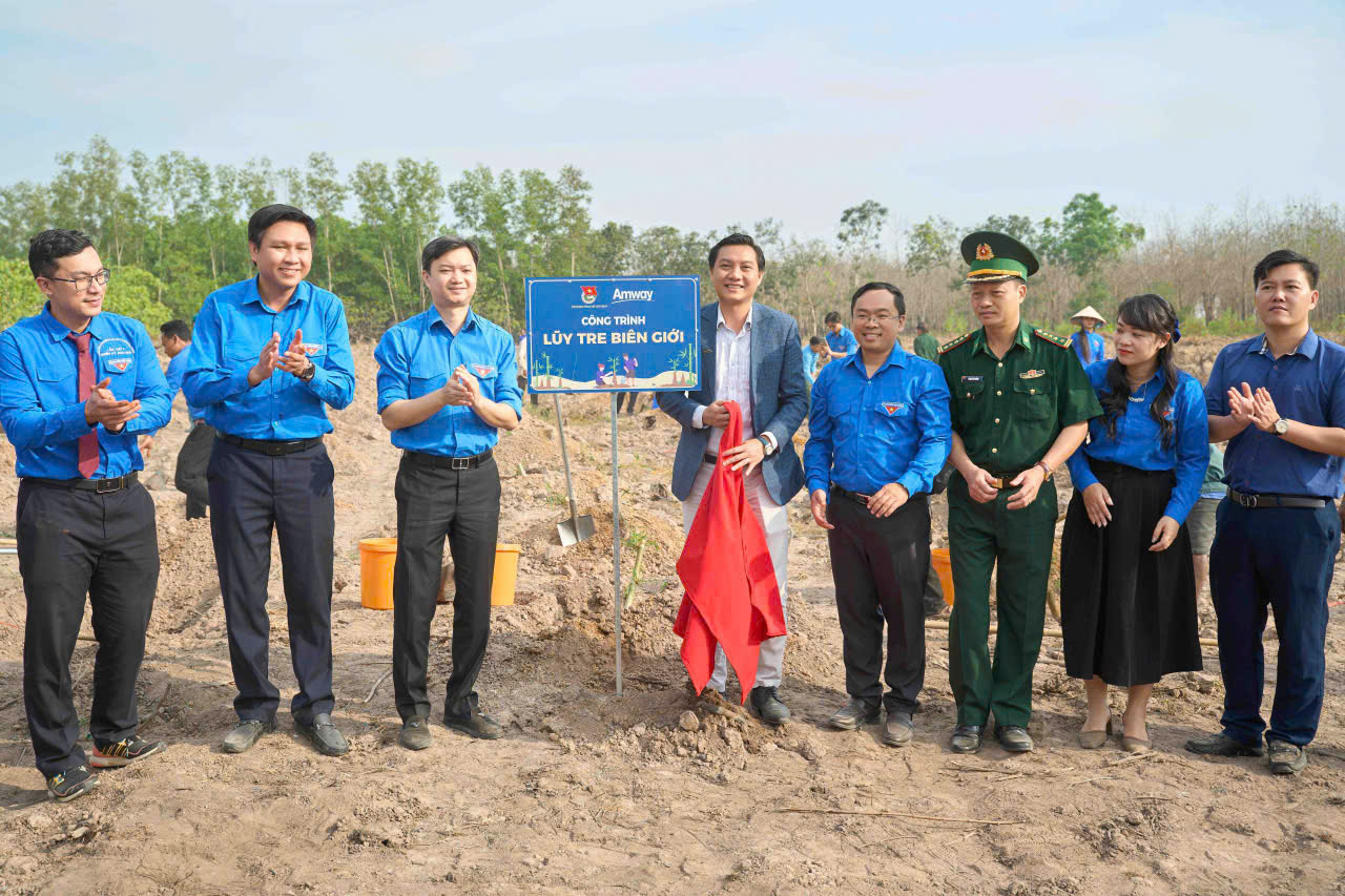 Amway Việt Nam và Trung ương Đoàn thực hiện công trình “ Lũy tre biên giới”