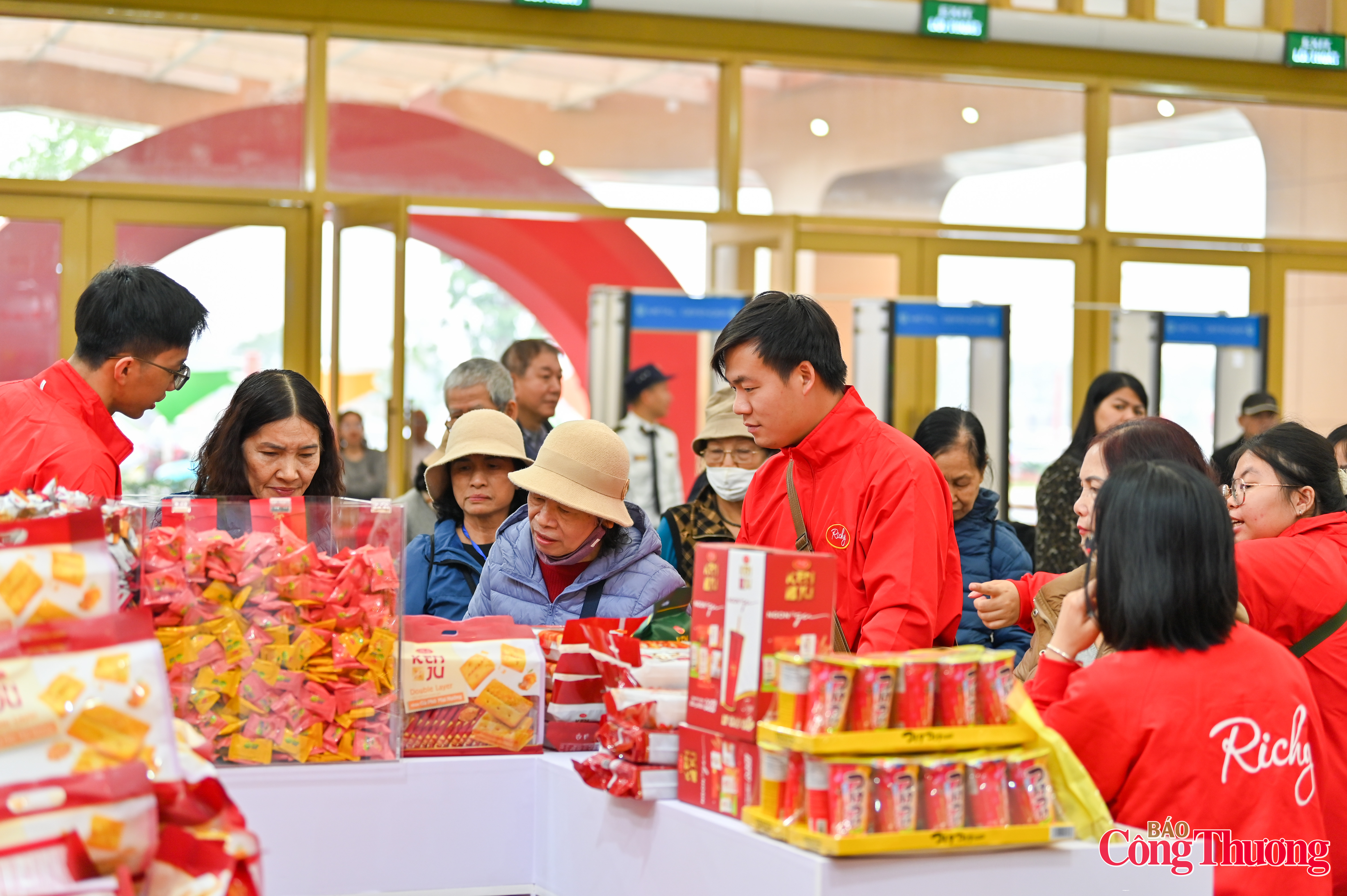 Sức mua tăng mạnh tại khu Xuân Thịnh Vượng Bộ Công Thương