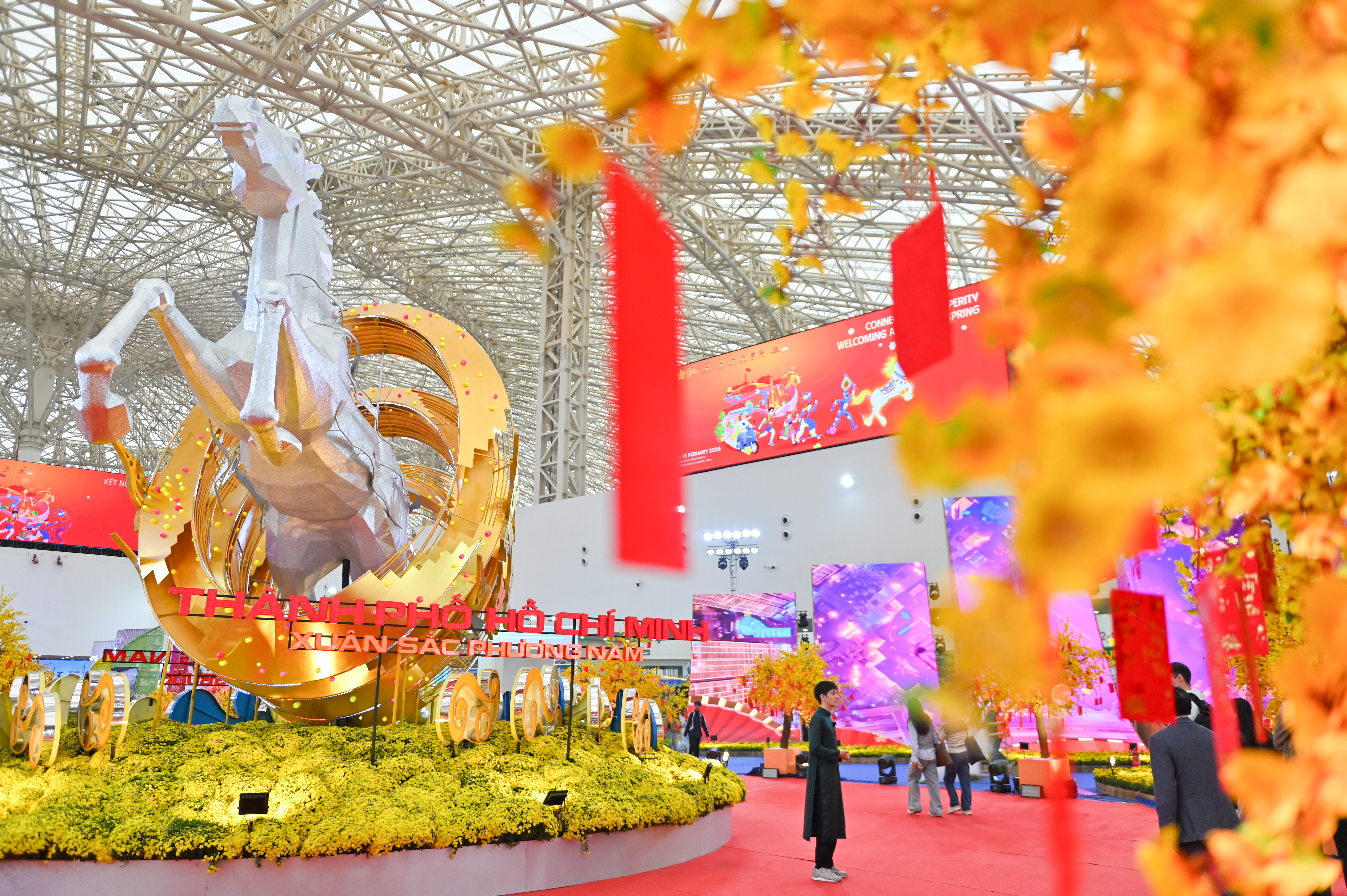 Không gian rực rỡ sắc Tết tại Hội chợ Mùa Xuân 2026