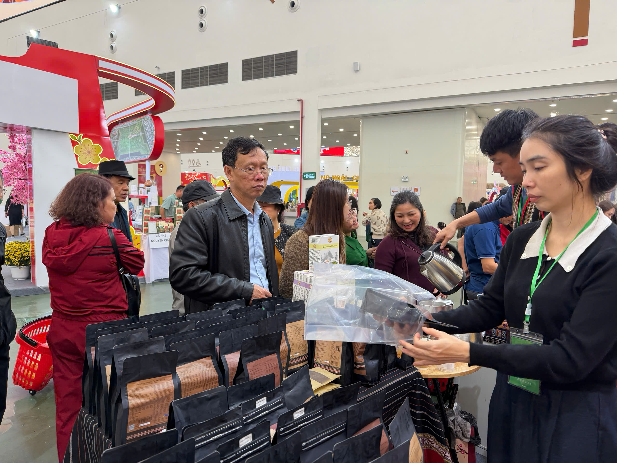 Hội chợ Mùa Xuân kéo dài thời gian mở cửa đến 10 giờ tối