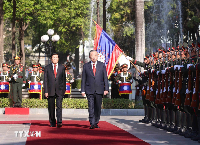 Lễ đón trọng thể Tổng Bí thư Tô Lâm tại thủ đô Viêng Chăn của CHDCND Lào