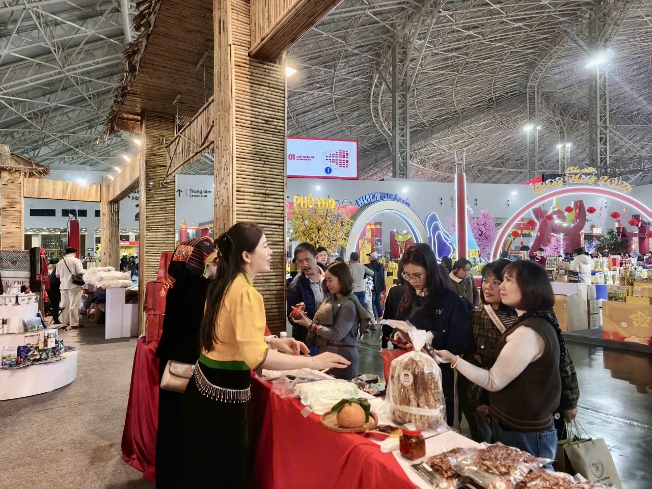 Sản phẩm OCOP Điện Biên, Lai Châu 'hút khách' tại Hội chợ Mùa Xuân