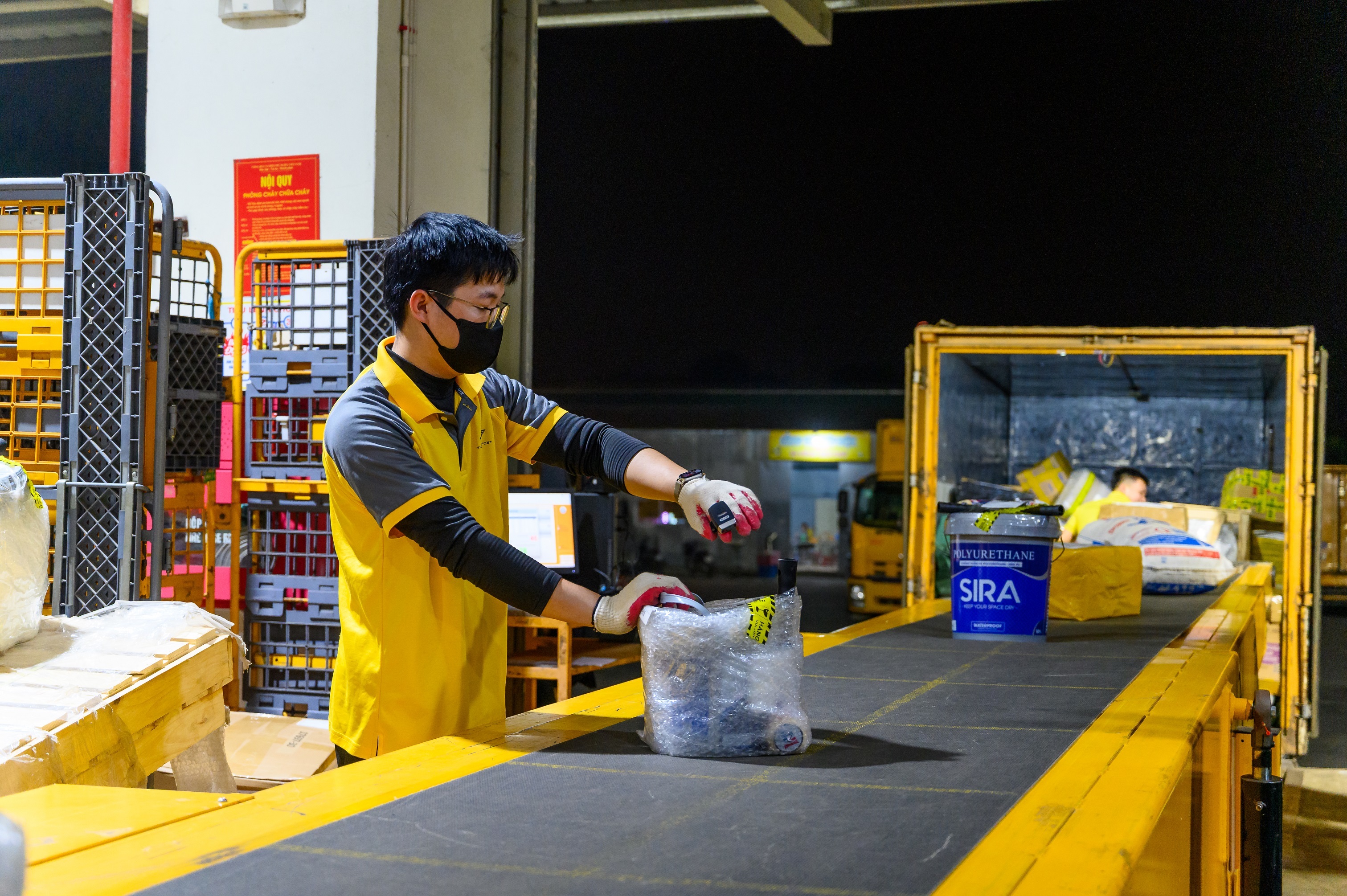 Gần 1 triệu bưu gửi mỗi ngày, doanh nghiệp nỗ lực lưu thông hàng hoá