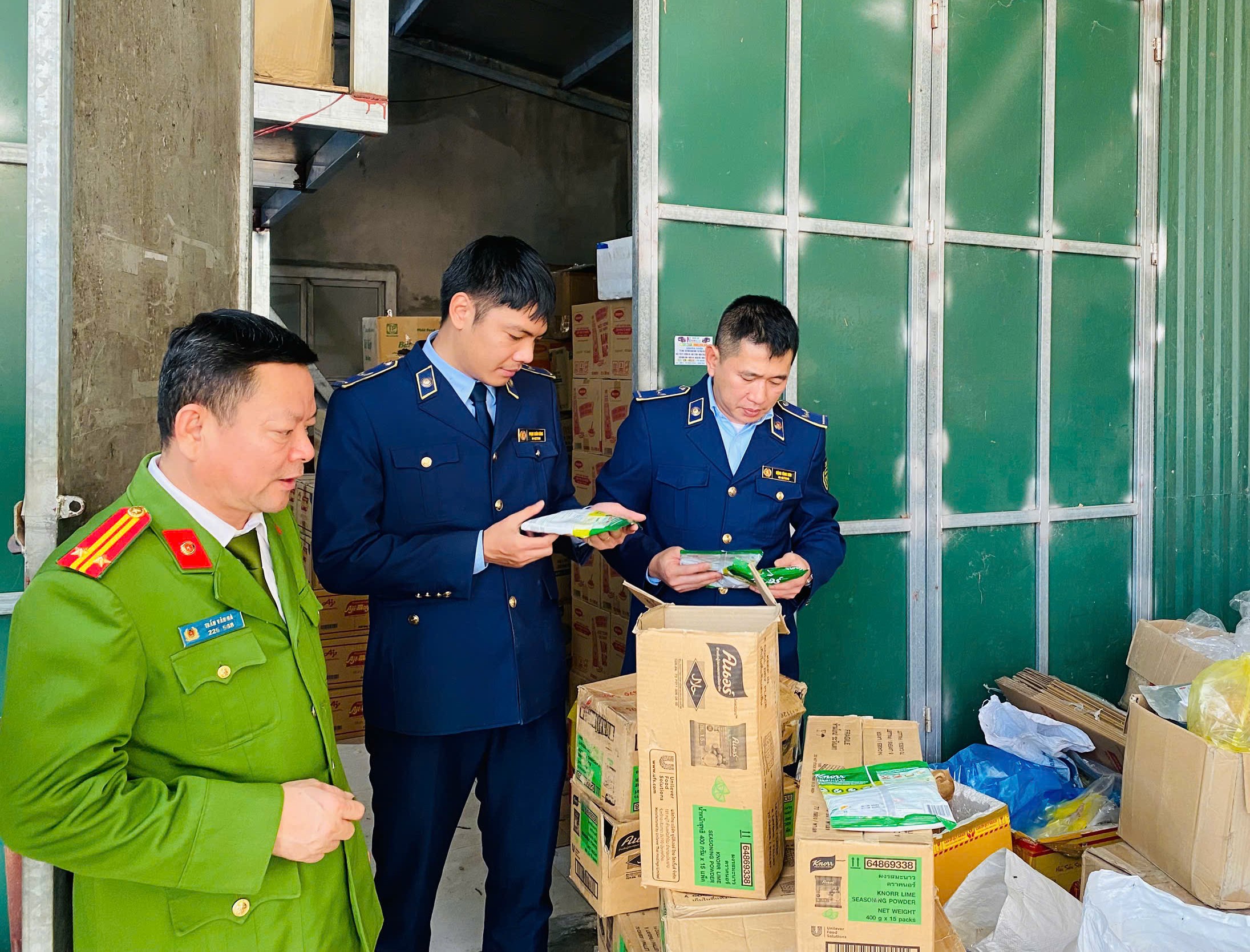 Quản lý thị trường Nghệ An: Tăng cường kiểm tra, xử lý vi phạm dịp Tết 