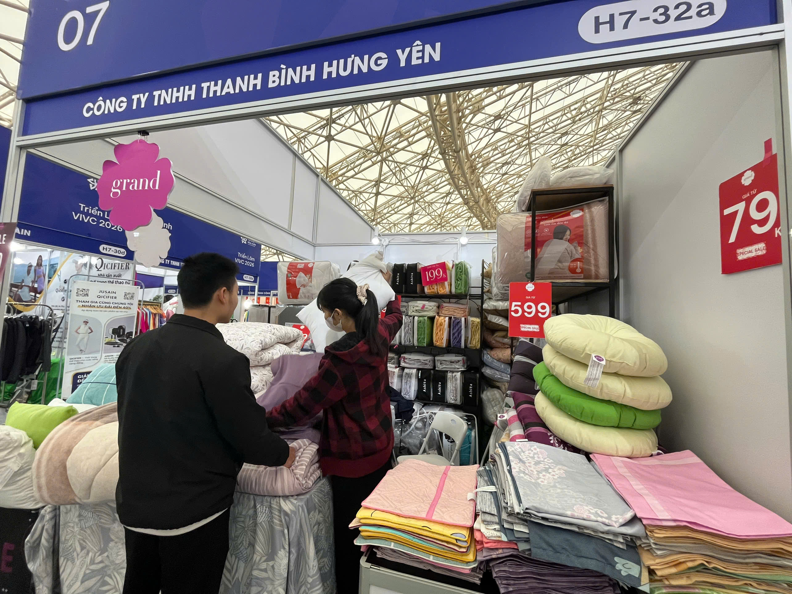 Chăn ga gối đệm Việt hút khách tại Hội chợ Mùa Xuân 2026