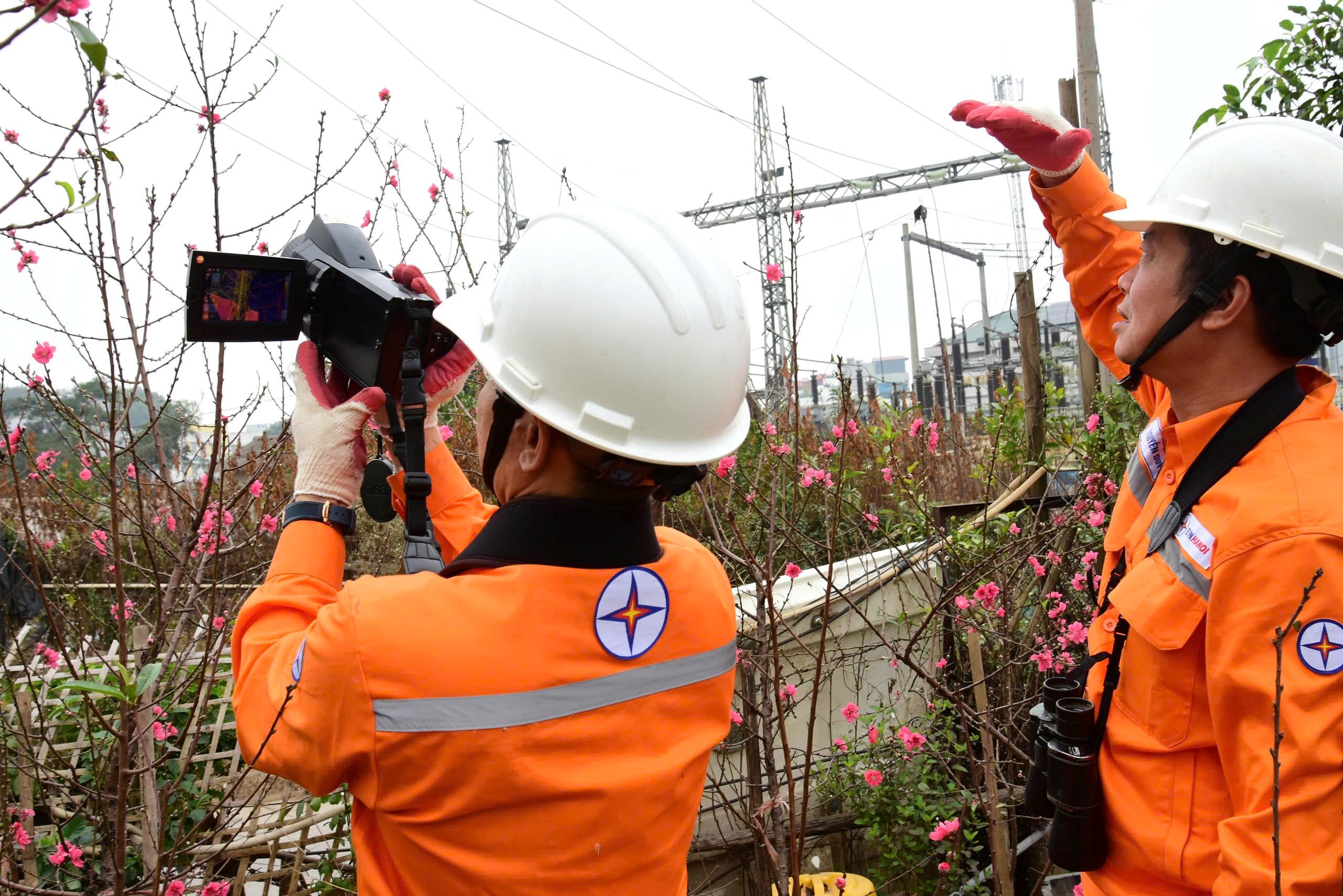 EVNHANOI trực 24/24h, bảo đảm điện Thủ đô dịp tết Bính Ngọ 2026