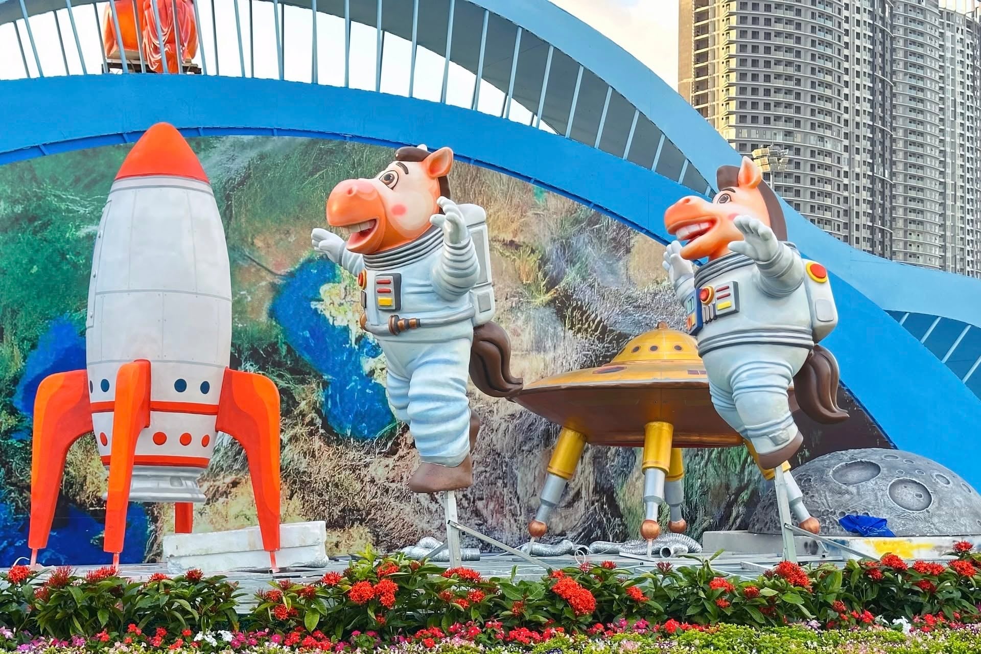 Muôn kiểu linh vật 2026: Ngựa mặt mộc, ngựa mũm mĩm, ngựa siêu anh hùng