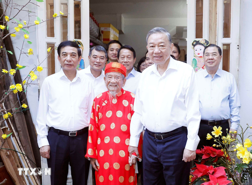 Tổng Bí thư Tô Lâm thăm, chúc Tết nhà nghiên cứu Nguyễn Đình Tư