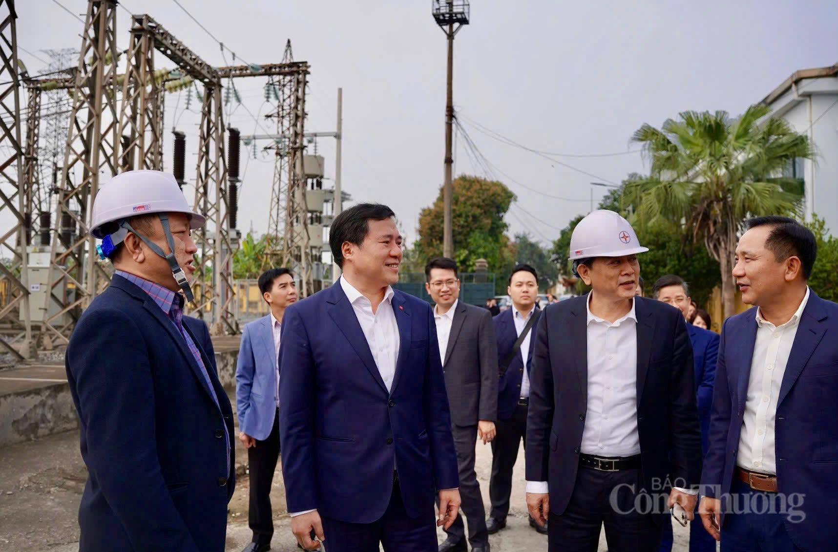 Thứ trưởng Nguyễn Sinh Nhật Tân làm việc với Công ty Điện lực Phú Thọ 