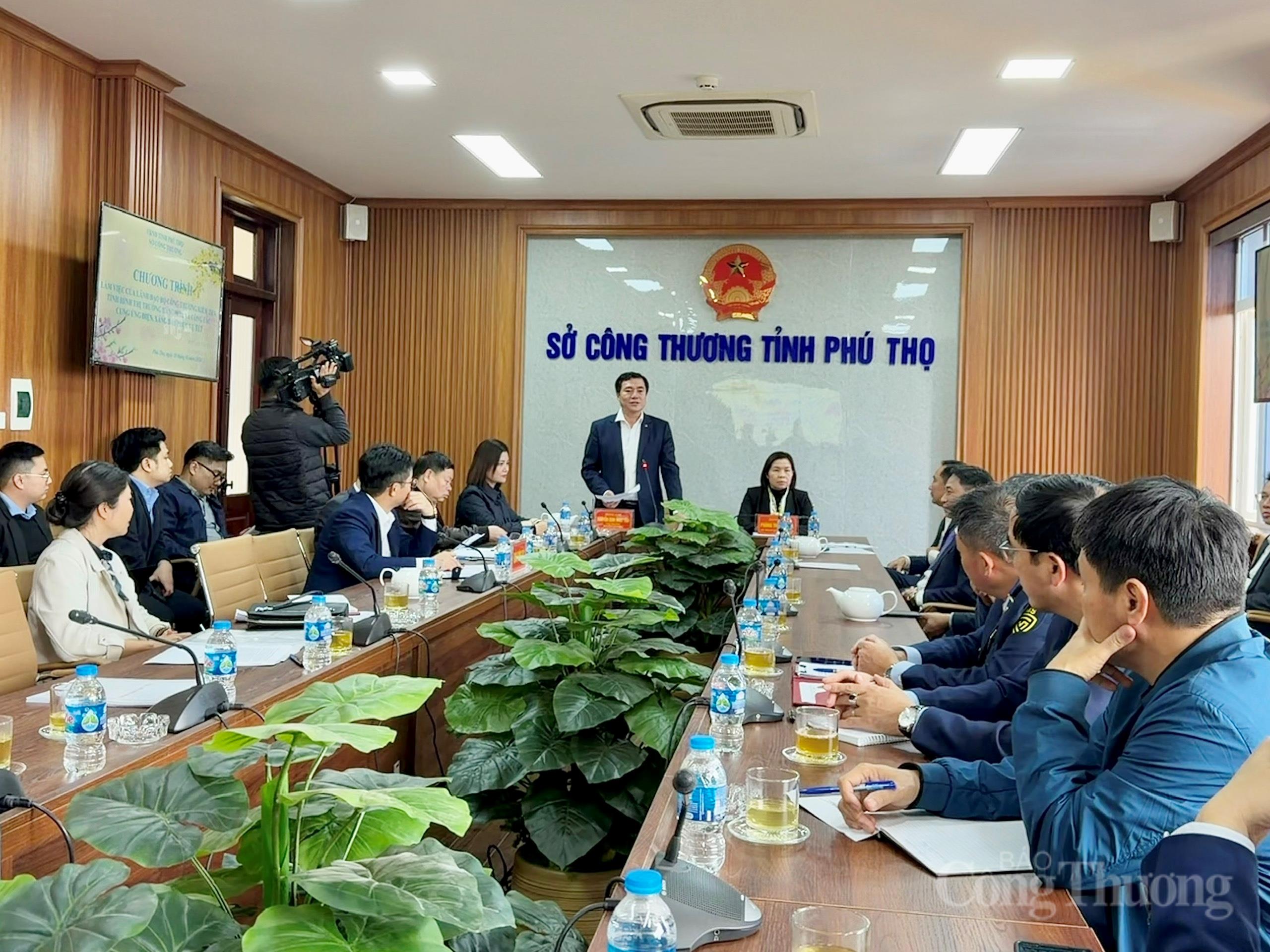 Thứ trưởng Nguyễn Sinh Nhật Tân kiểm tra tình hình cung ứng hàng hoá, điện, xăng dầu tết Bính Ngọ tại Phú Thọ