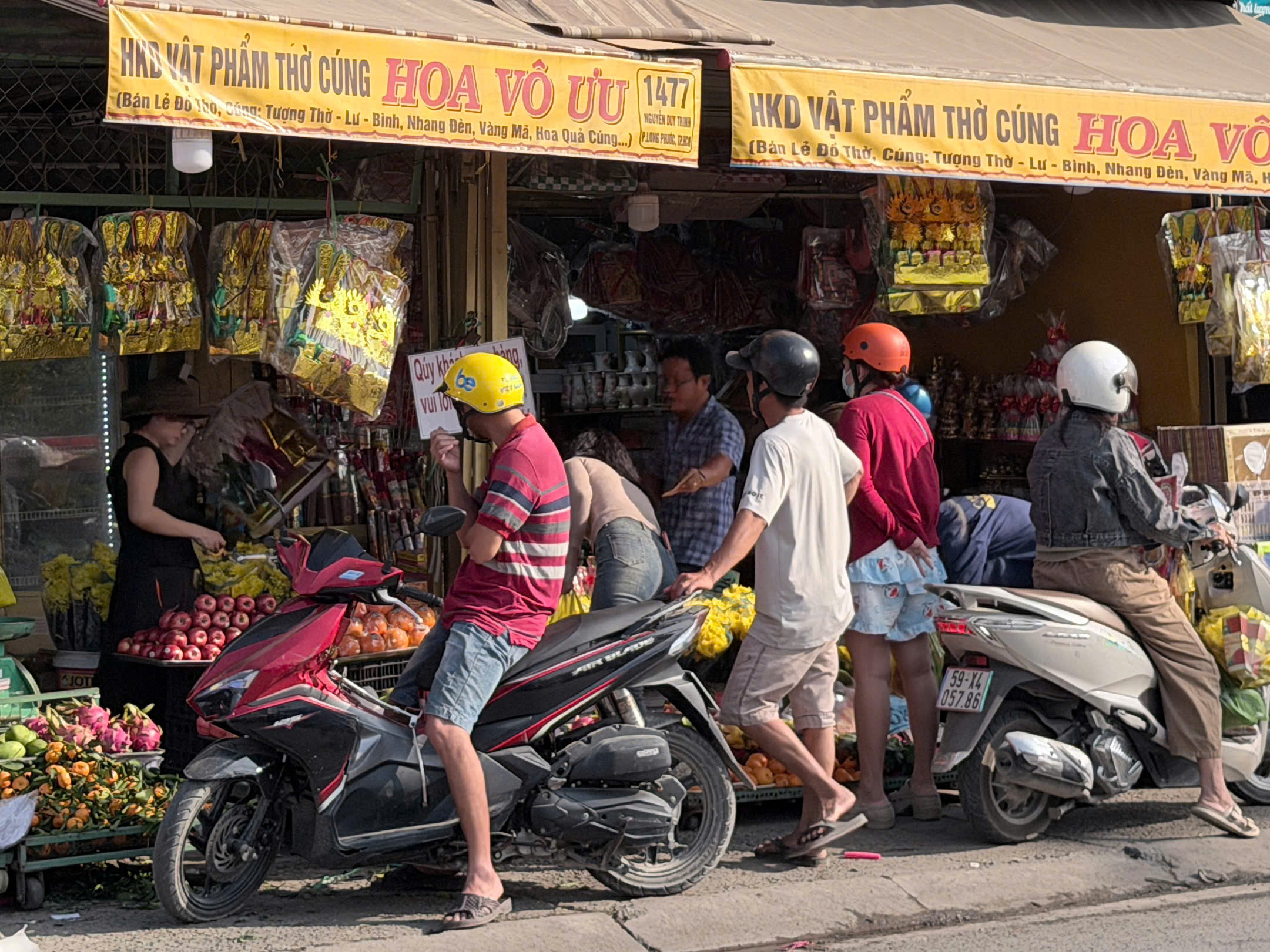 TP. Hồ Chí Minh: Chợ truyền thống nhộn nhịp ngày tiễn ông Táo về trời