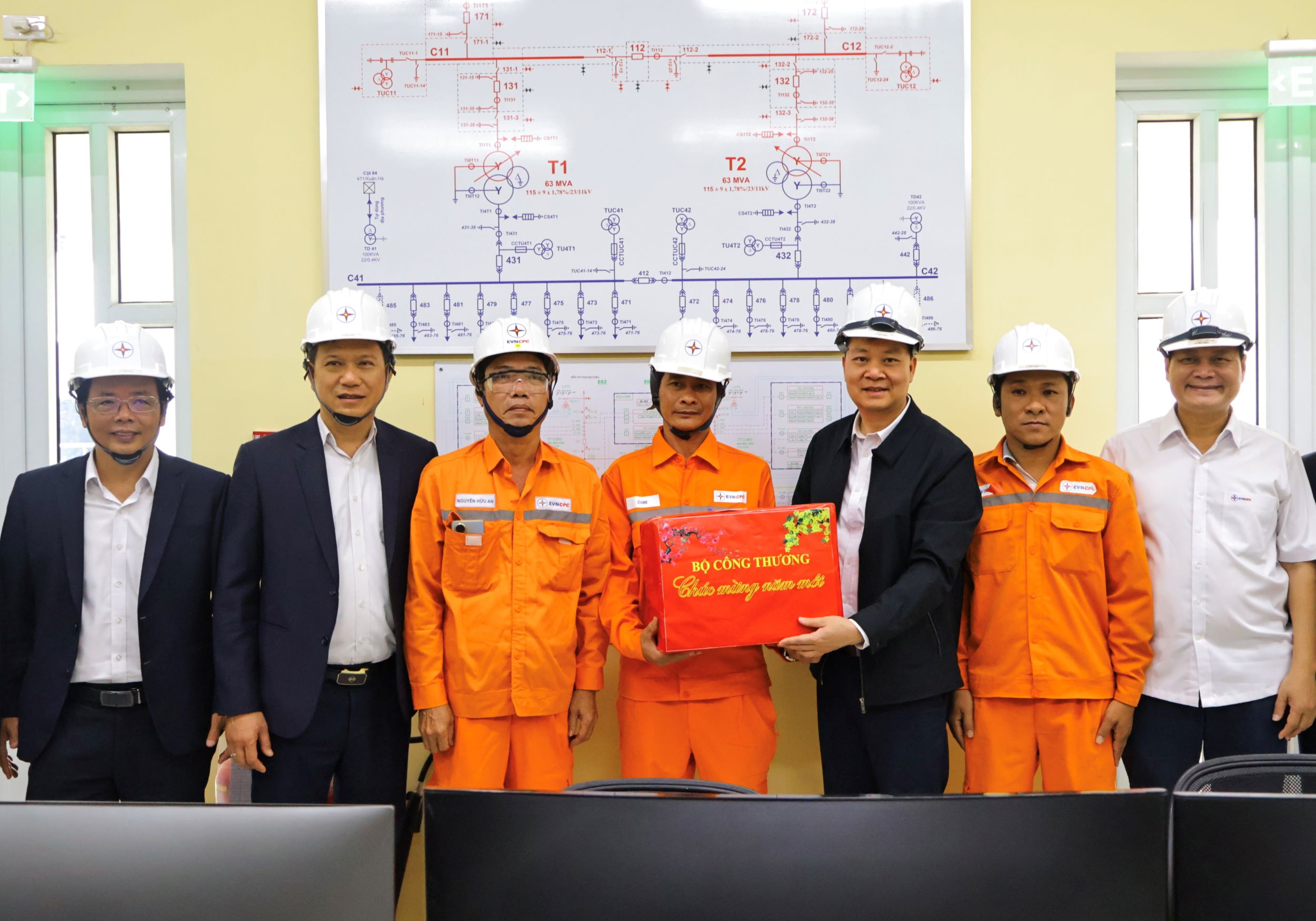 Chùm ảnh: Kiểm tra phương án đảm bảo cấp điện dịp Tết tại miền Trung