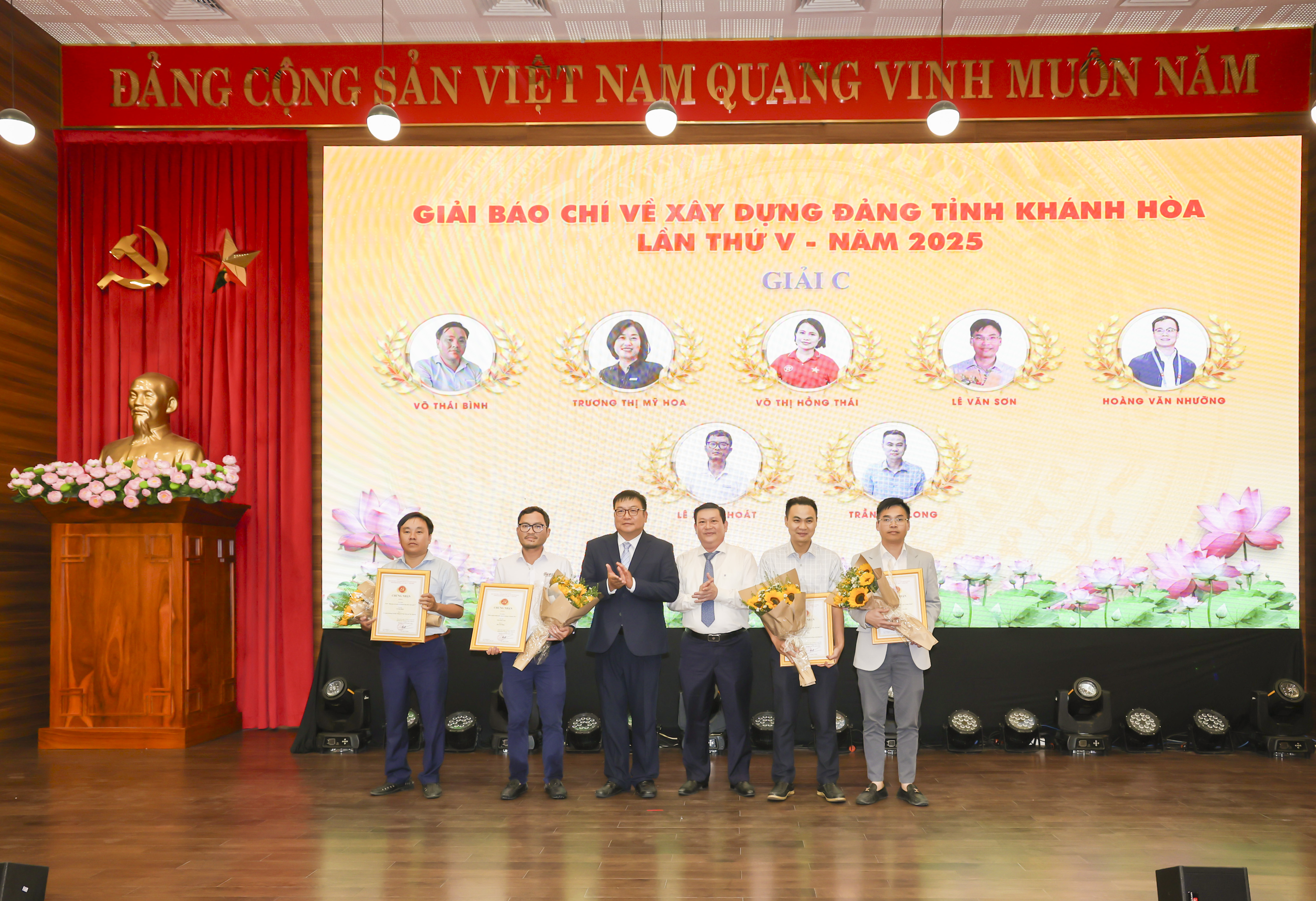 Báo Công Thương đoạt giải C Giải báo chí về xây dựng Đảng tỉnh Khánh Hòa lần thứ V