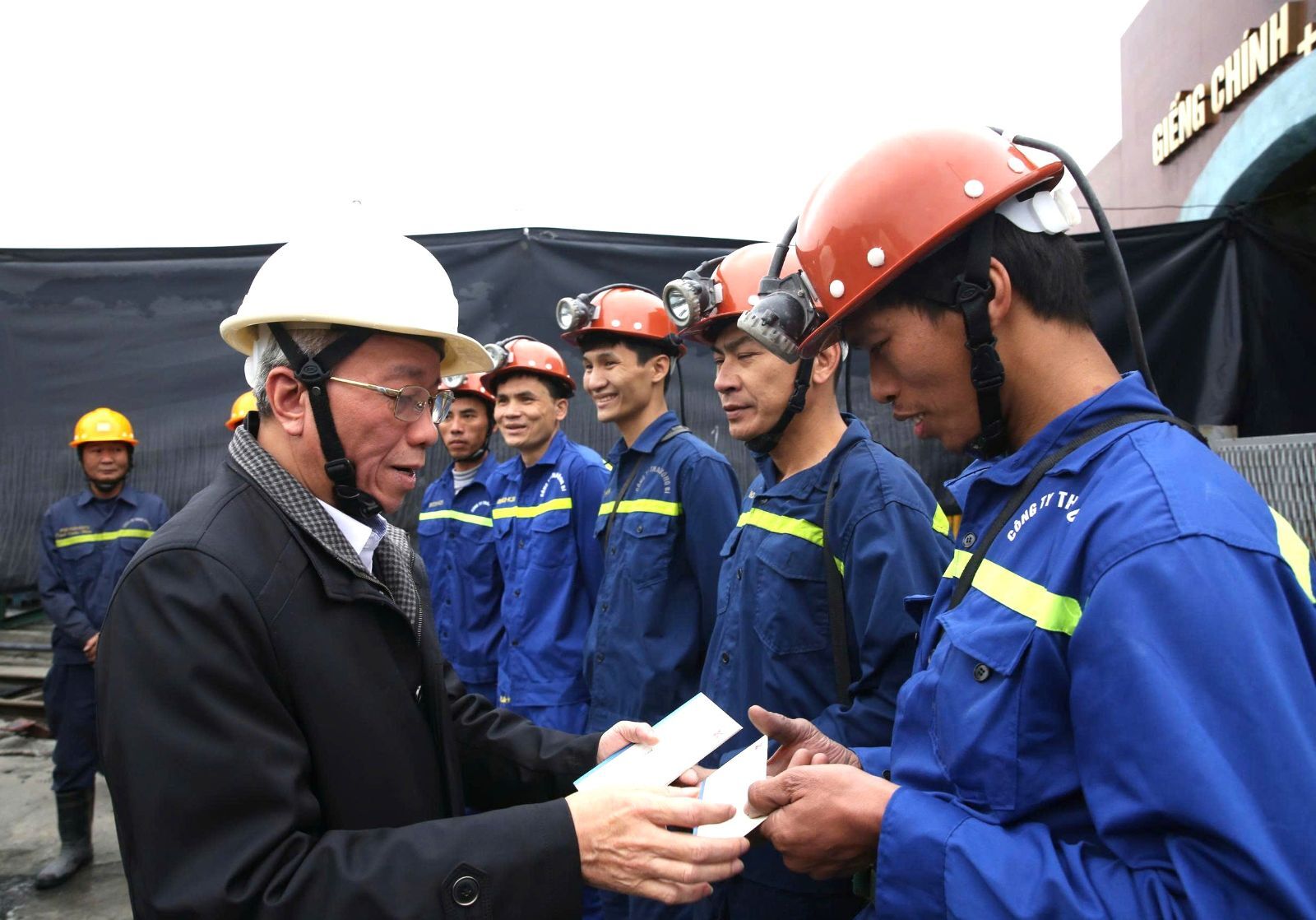 Tập đoàn Than - Khoáng sản Việt Nam chăm lo người lao động dịp tết Bính Ngọ 2026