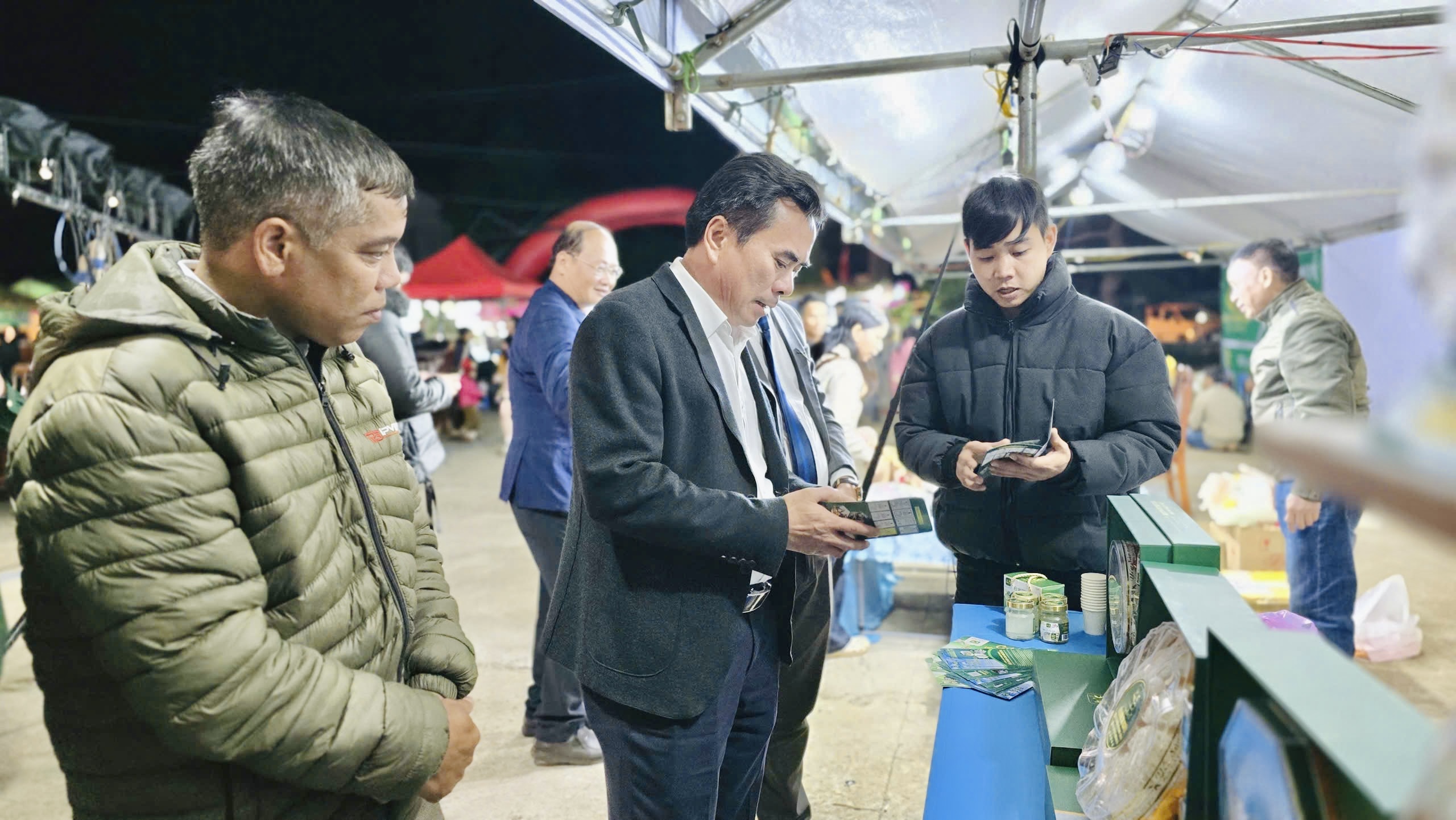 Gia Lai rộn ràng phiên chợ OCOP trước thềm tết Bính Ngọ