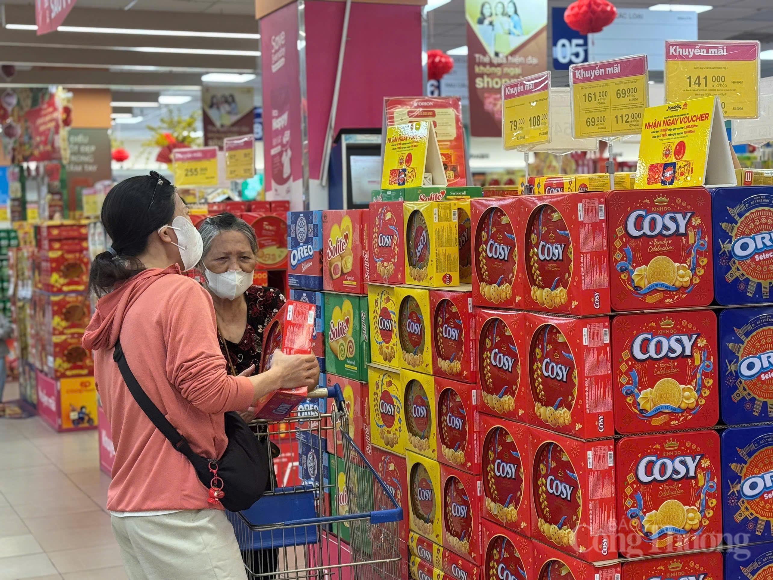 TP. Hồ Chí Minh: Giỏ quà Tết đắt khách, hàng Việt chiếm ưu thế