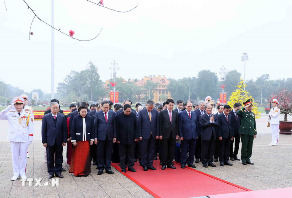 Lãnh đạo Đảng, Nhà nước vào Lăng viếng Chủ tịch Hồ Chí Minh nhân dịp tết Bính Ngọ 2026