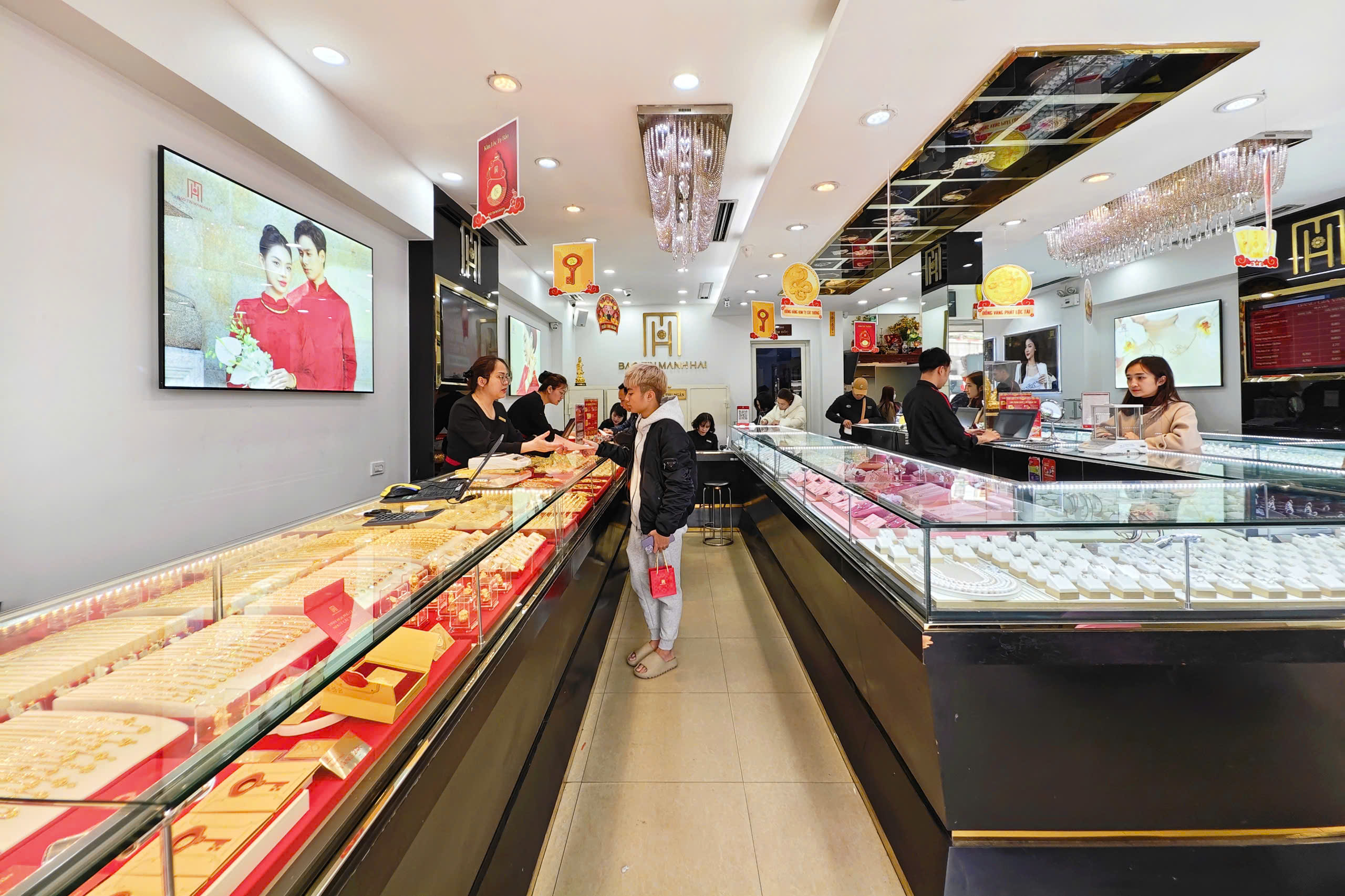 Giá vàng hôm nay 14/02/2026: Giảm sâu trước Tết